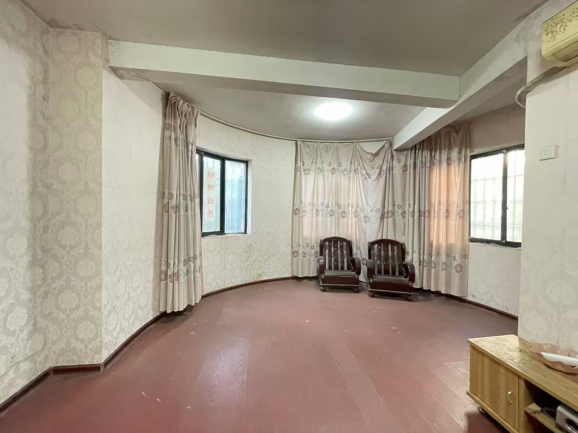 湘银二期世纪花园 4室2厅1卫 50.0万 湘银二期世纪花园 4室2厅1卫 50.0万室内图