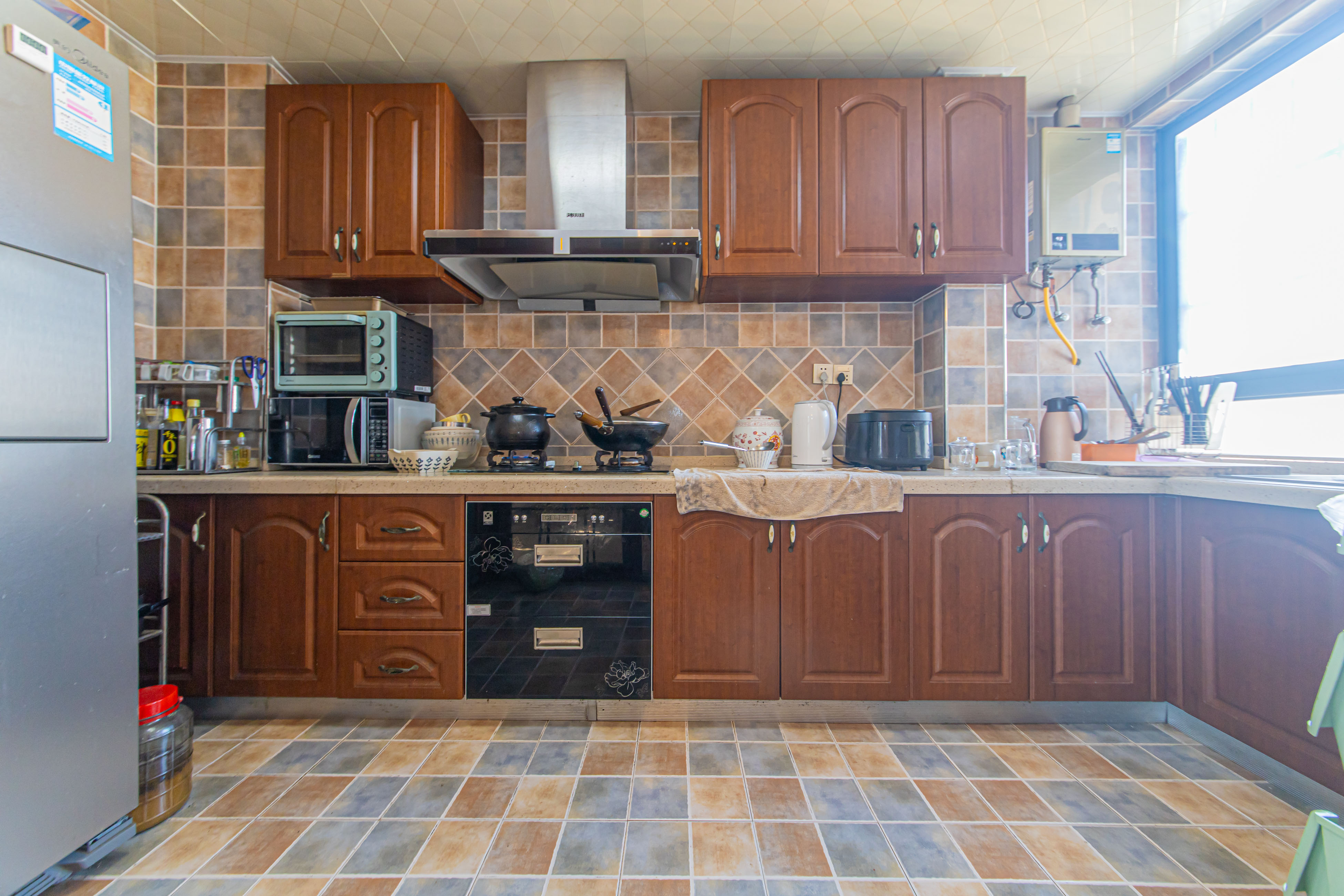 中建芙蓉嘉苑 4室2厅1卫 106.0万 中建芙蓉嘉苑 4室2厅1卫 106.0万厨房