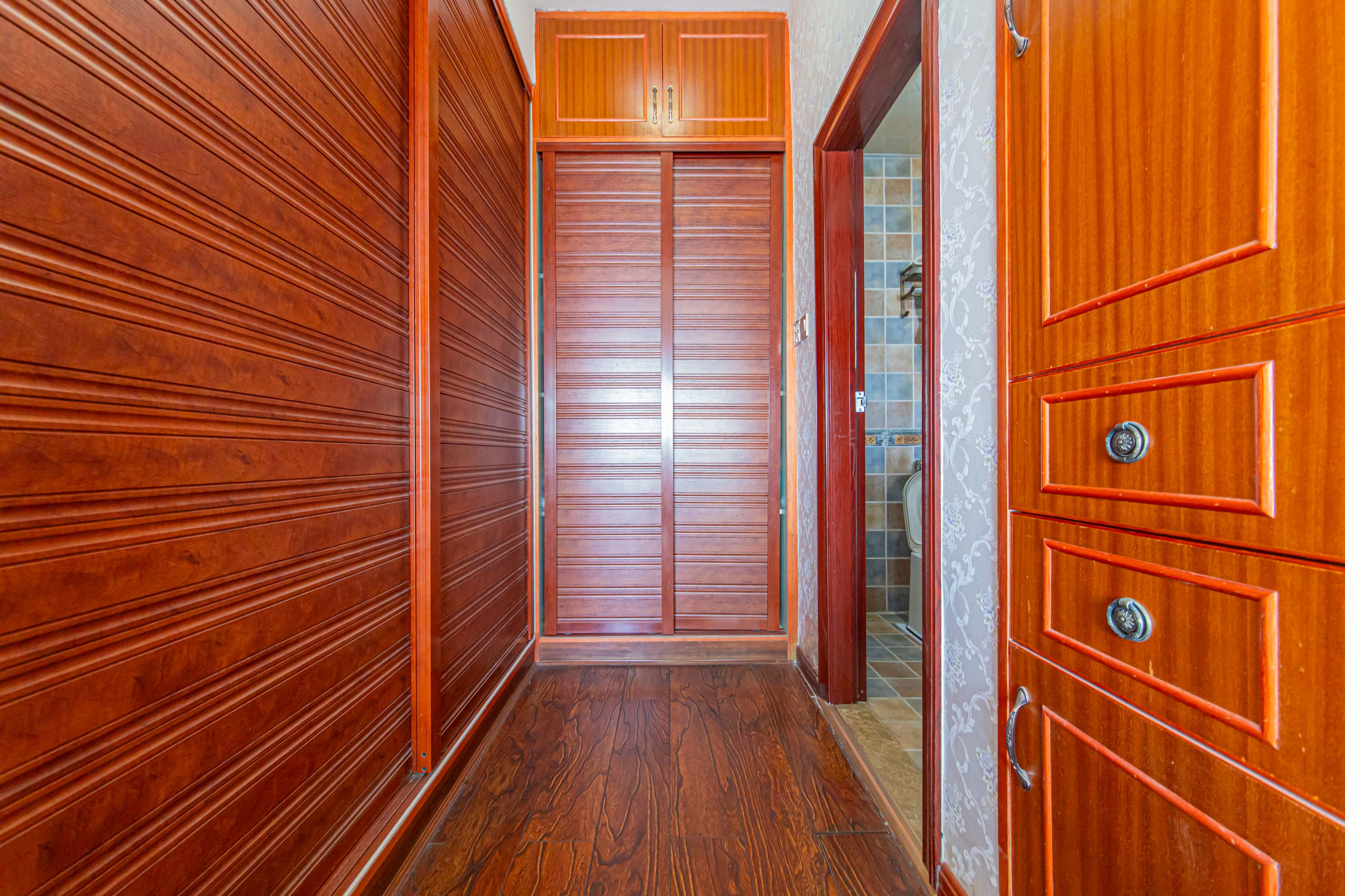 中建芙蓉嘉苑 4室2厅1卫 106.0万 中建芙蓉嘉苑 4室2厅1卫 106.0万卫生间