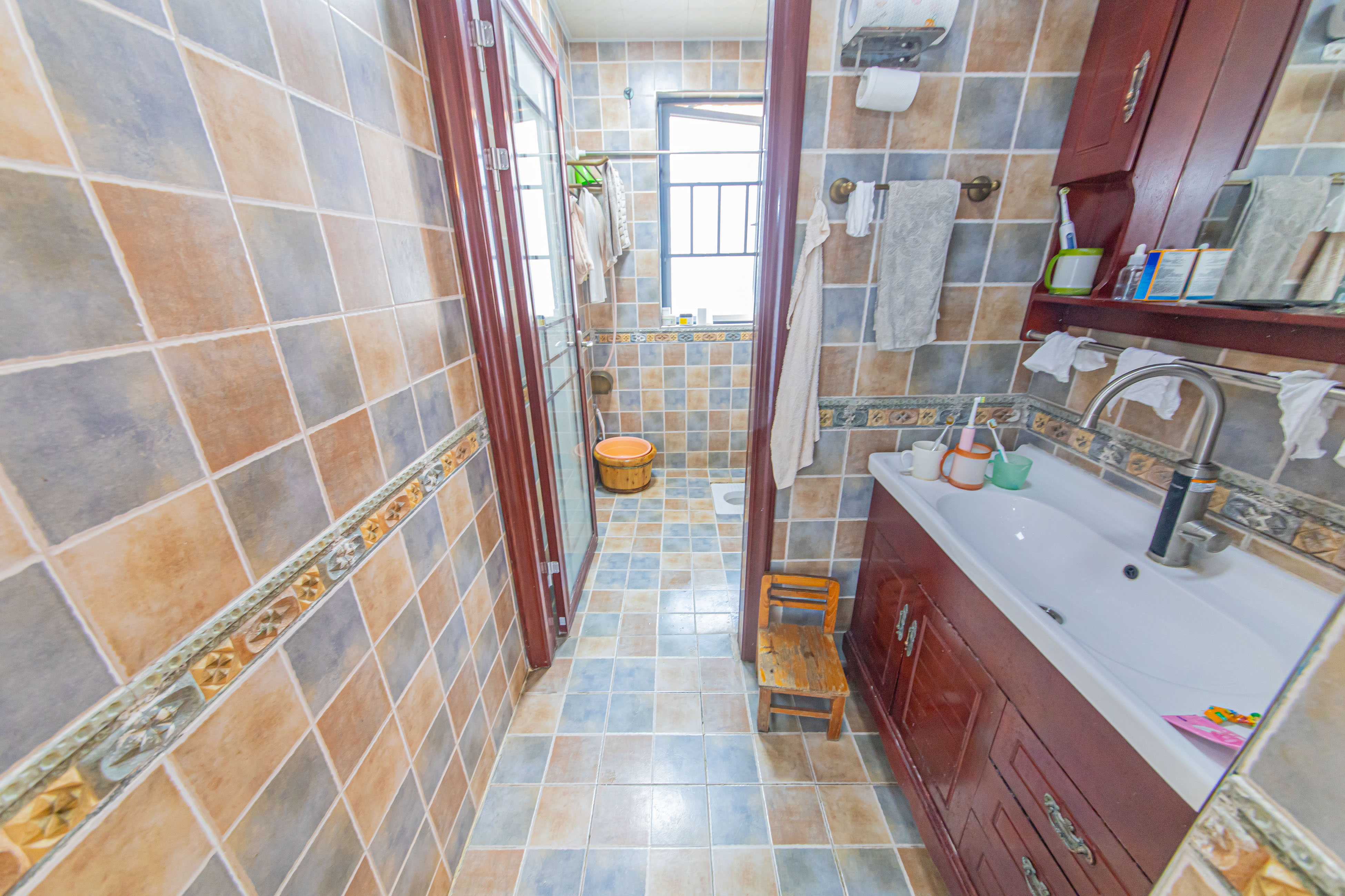 中建芙蓉嘉苑 4室2厅1卫 106.0万 中建芙蓉嘉苑 4室2厅1卫 106.0万卫生间