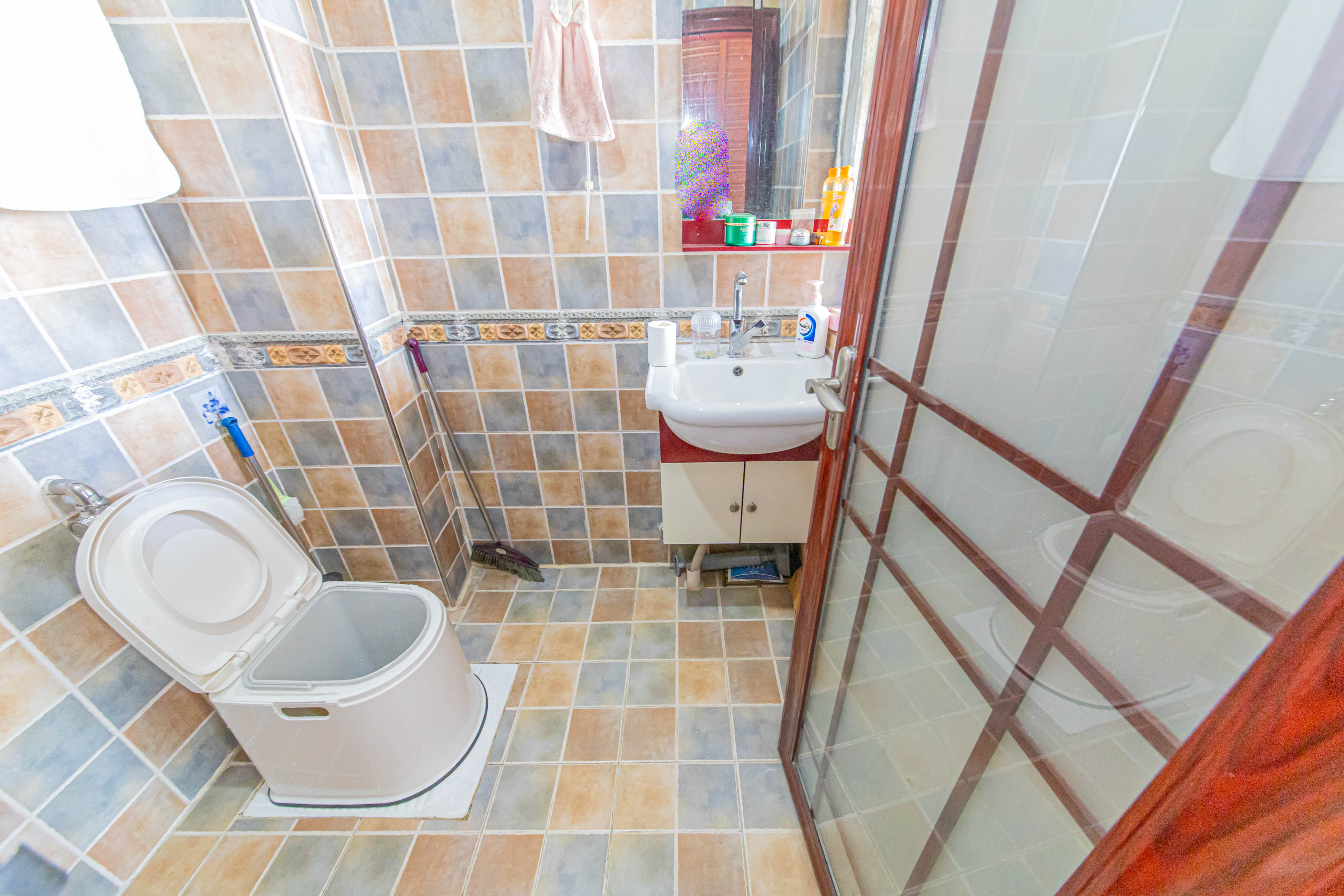 中建芙蓉嘉苑 4室2厅1卫 106.0万 中建芙蓉嘉苑 4室2厅1卫 106.0万卫生间