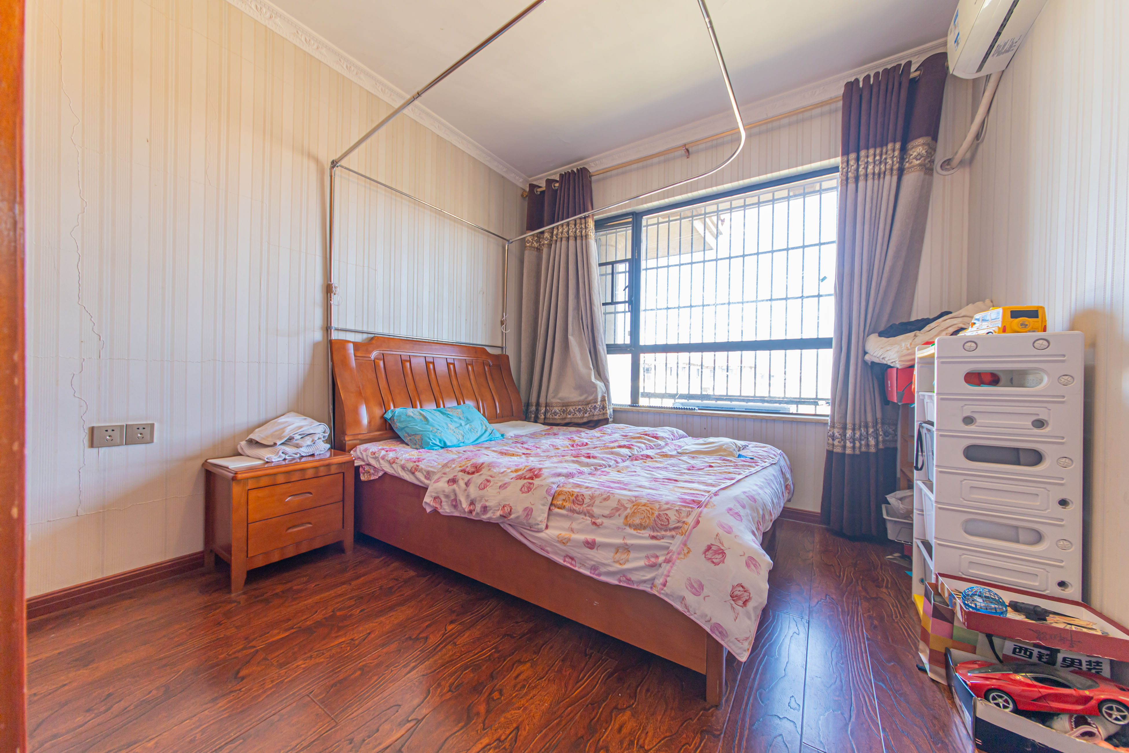 中建芙蓉嘉苑 4室2厅1卫 106.0万 中建芙蓉嘉苑 4室2厅1卫 106.0万卧室