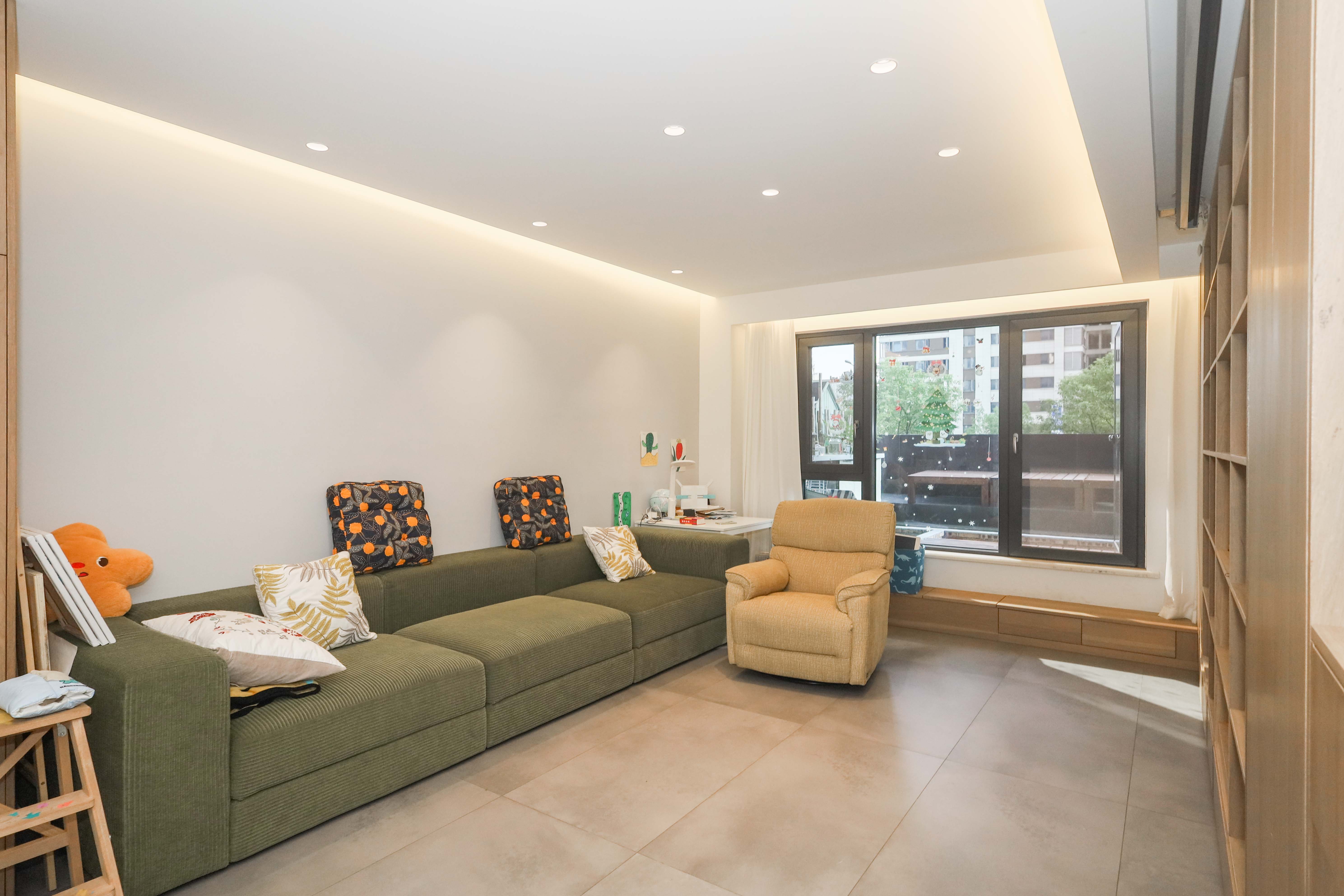建发央著  3室2厅2卫   268.00万客厅