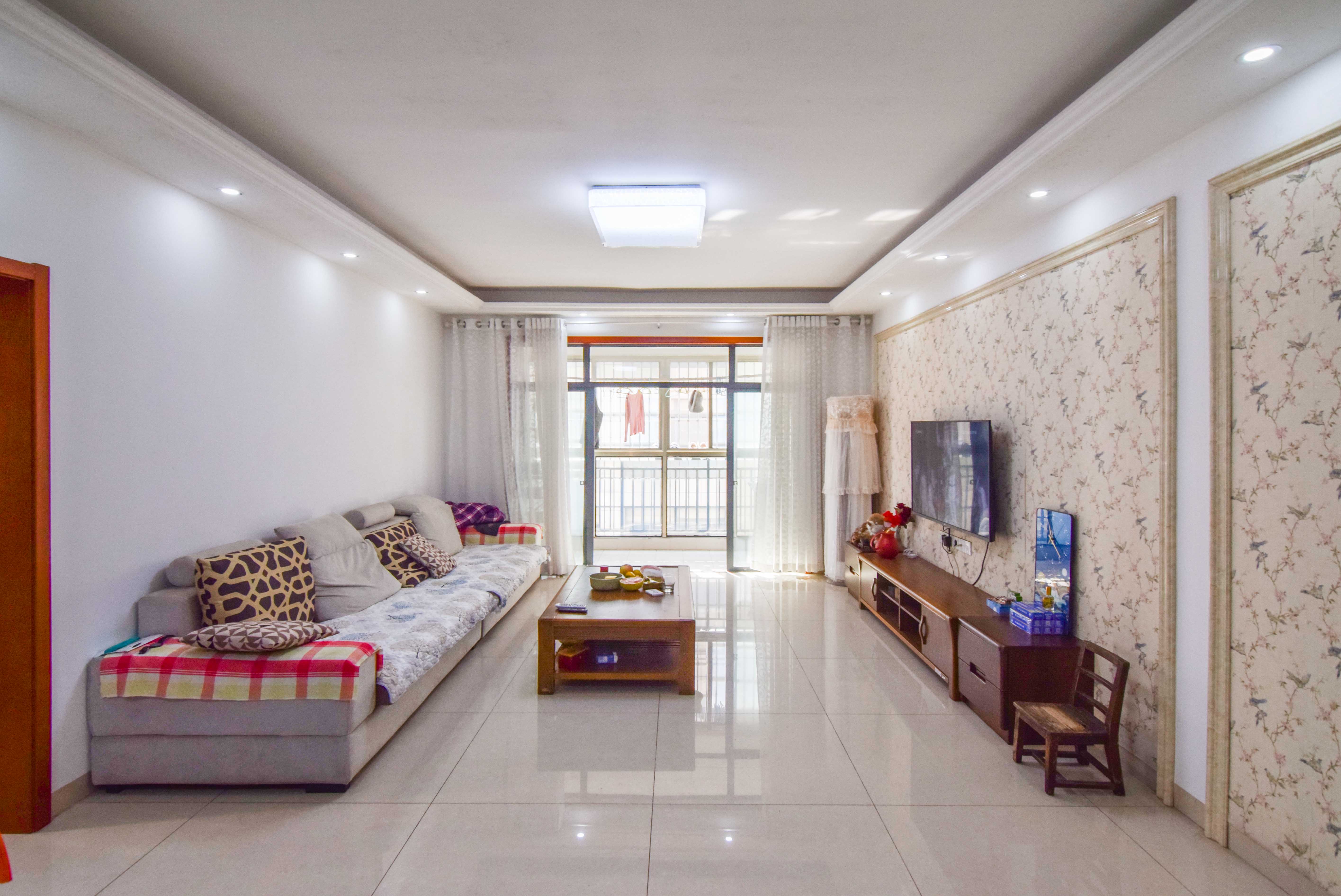 联诚国际城  3室2厅2卫    75.0万 联诚国际城  3室2厅2卫    75.0万客厅