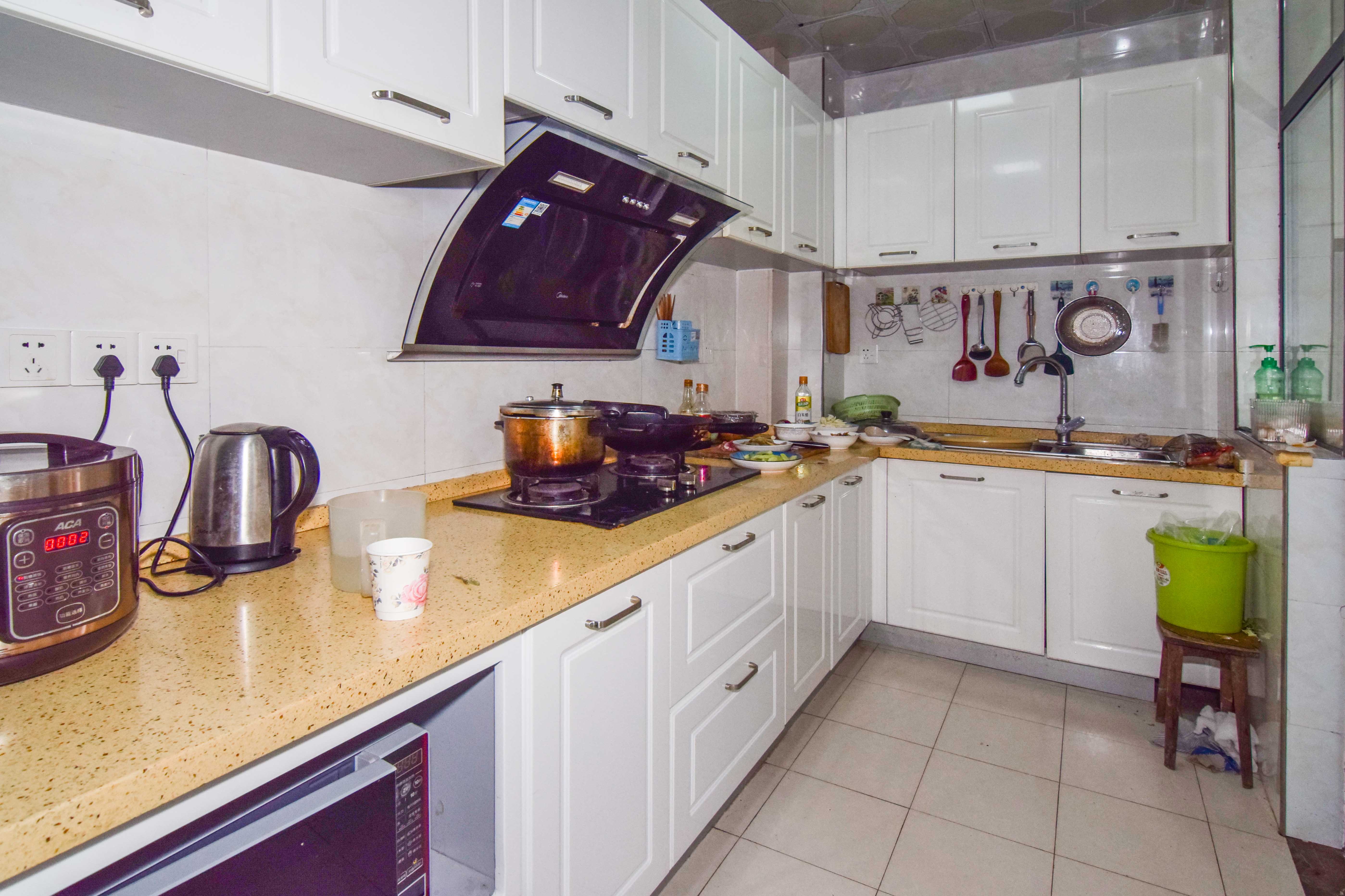 联诚国际城  3室2厅2卫    75.0万 联诚国际城  3室2厅2卫    75.0万厨房