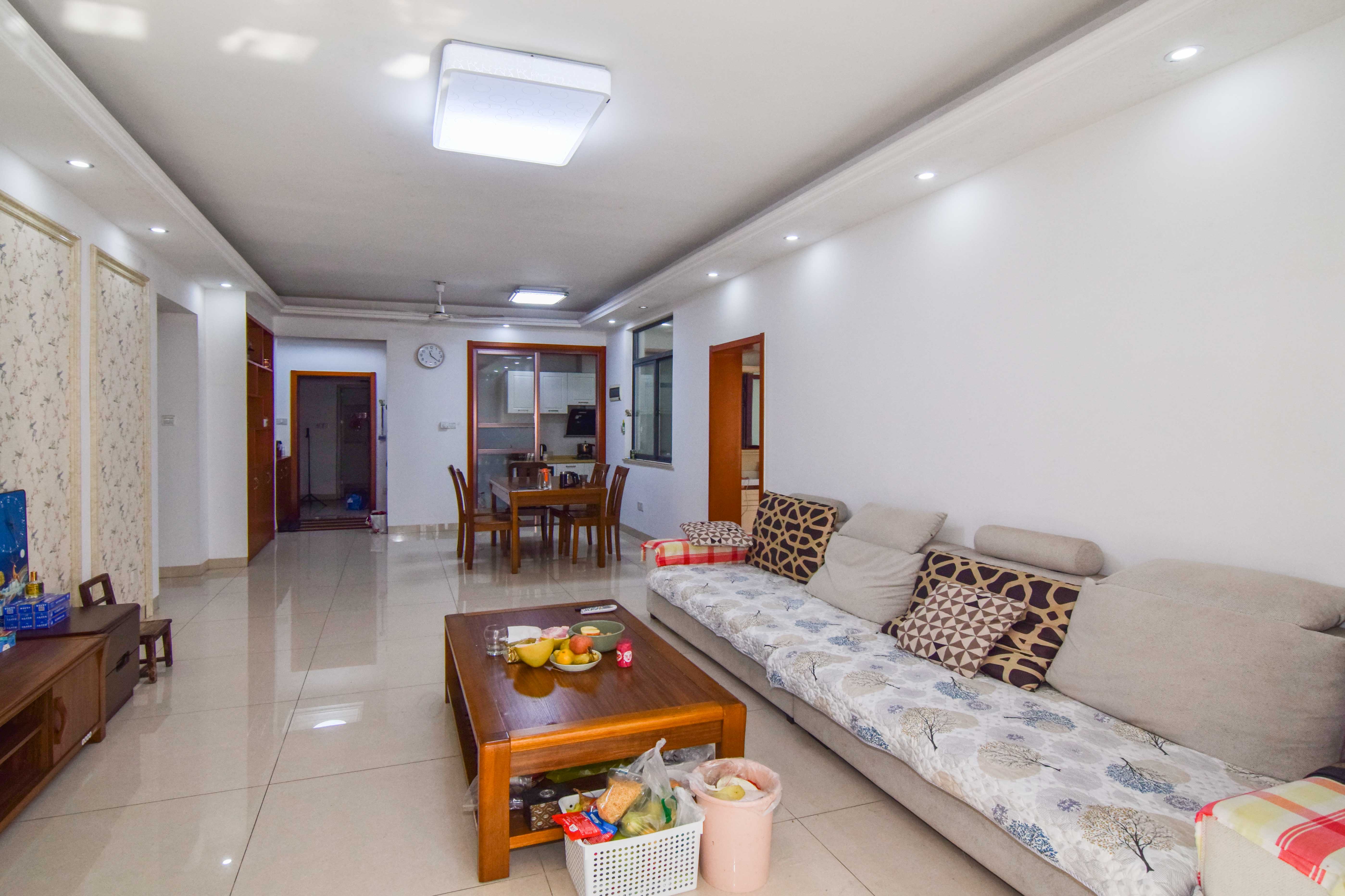 联诚国际城  3室2厅2卫    75.0万 联诚国际城  3室2厅2卫    75.0万客厅