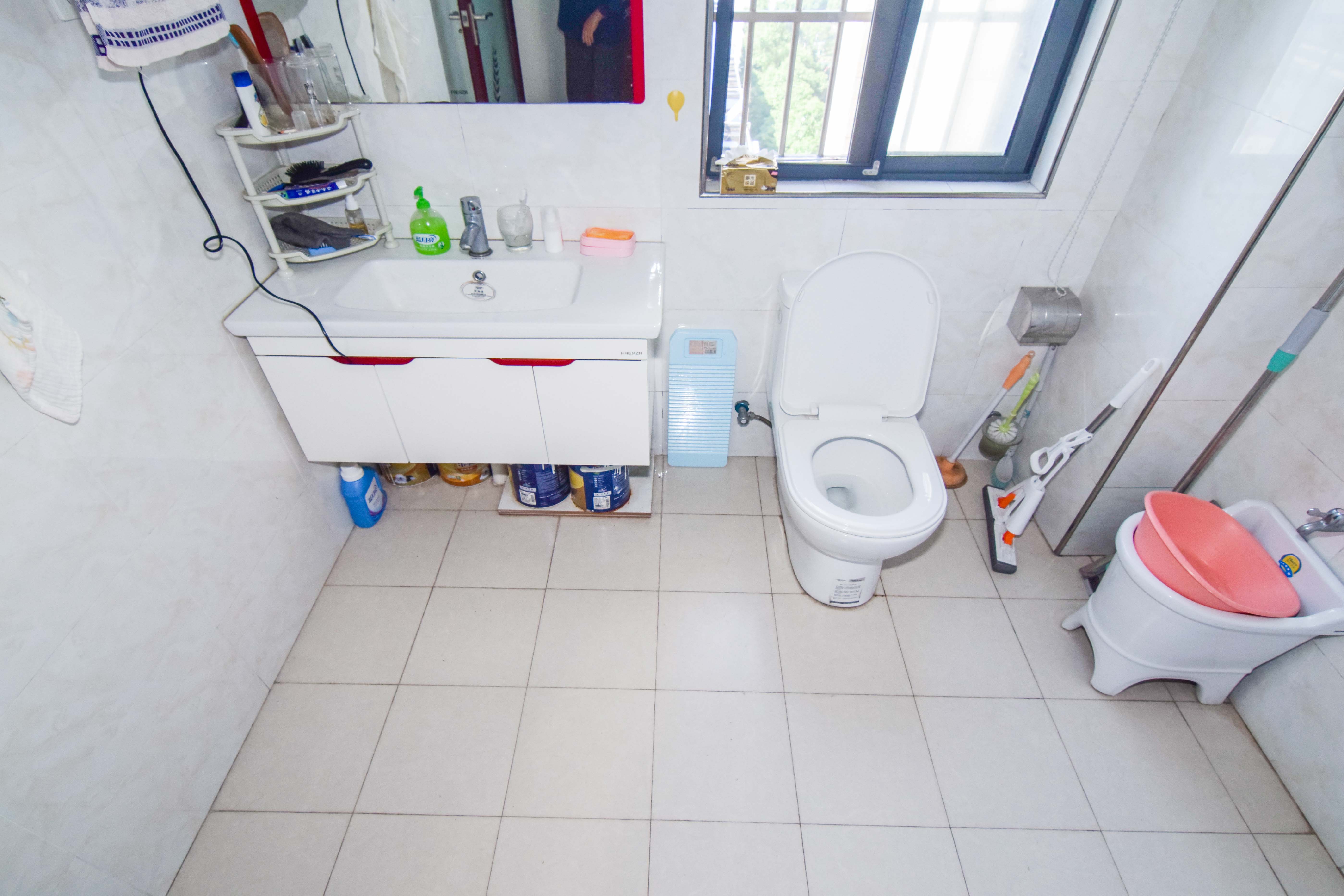 联诚国际城  3室2厅2卫    75.0万 联诚国际城  3室2厅2卫    75.0万卫生间