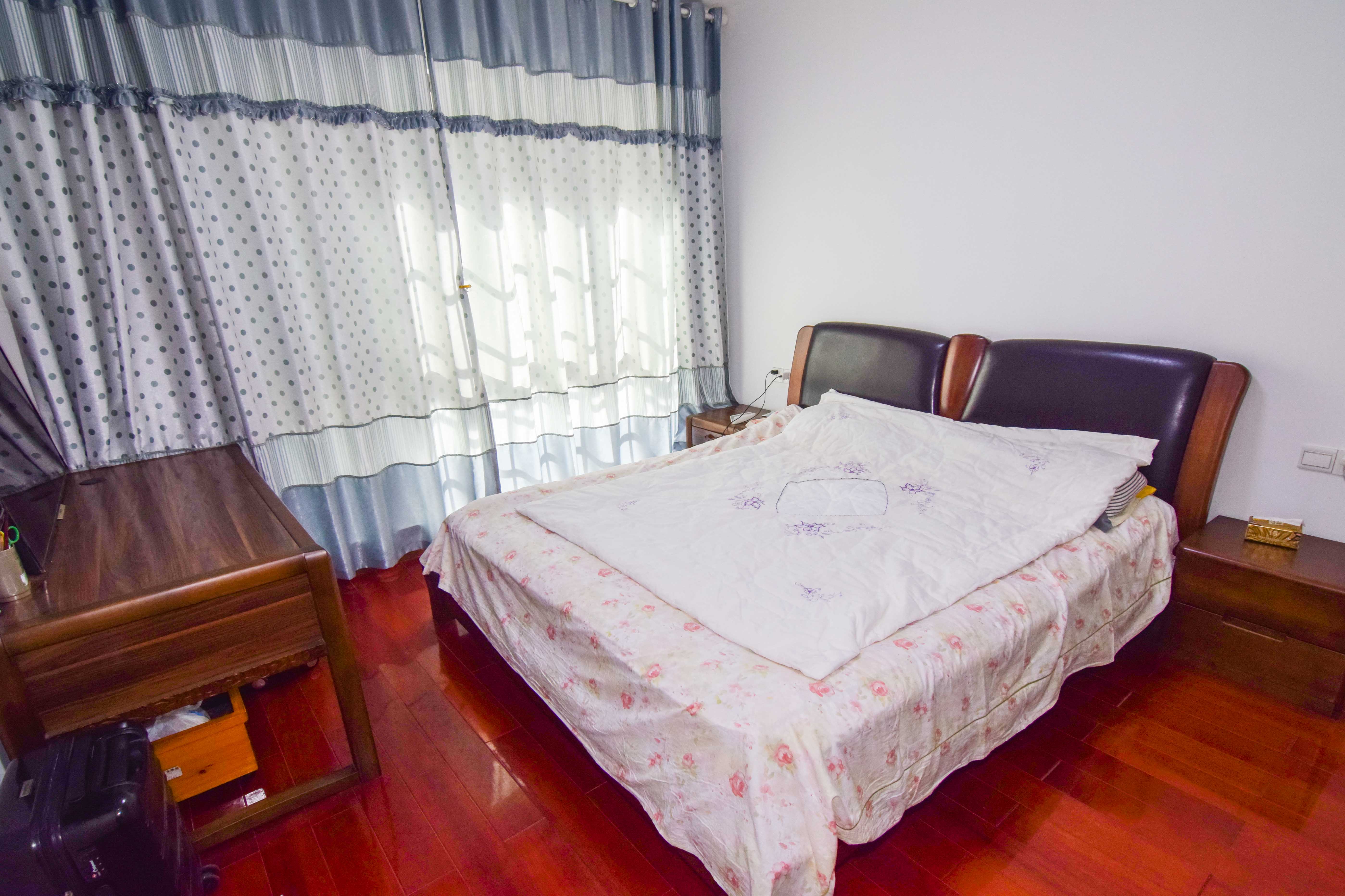 联诚国际城  3室2厅2卫    75.0万 联诚国际城  3室2厅2卫    75.0万卧室