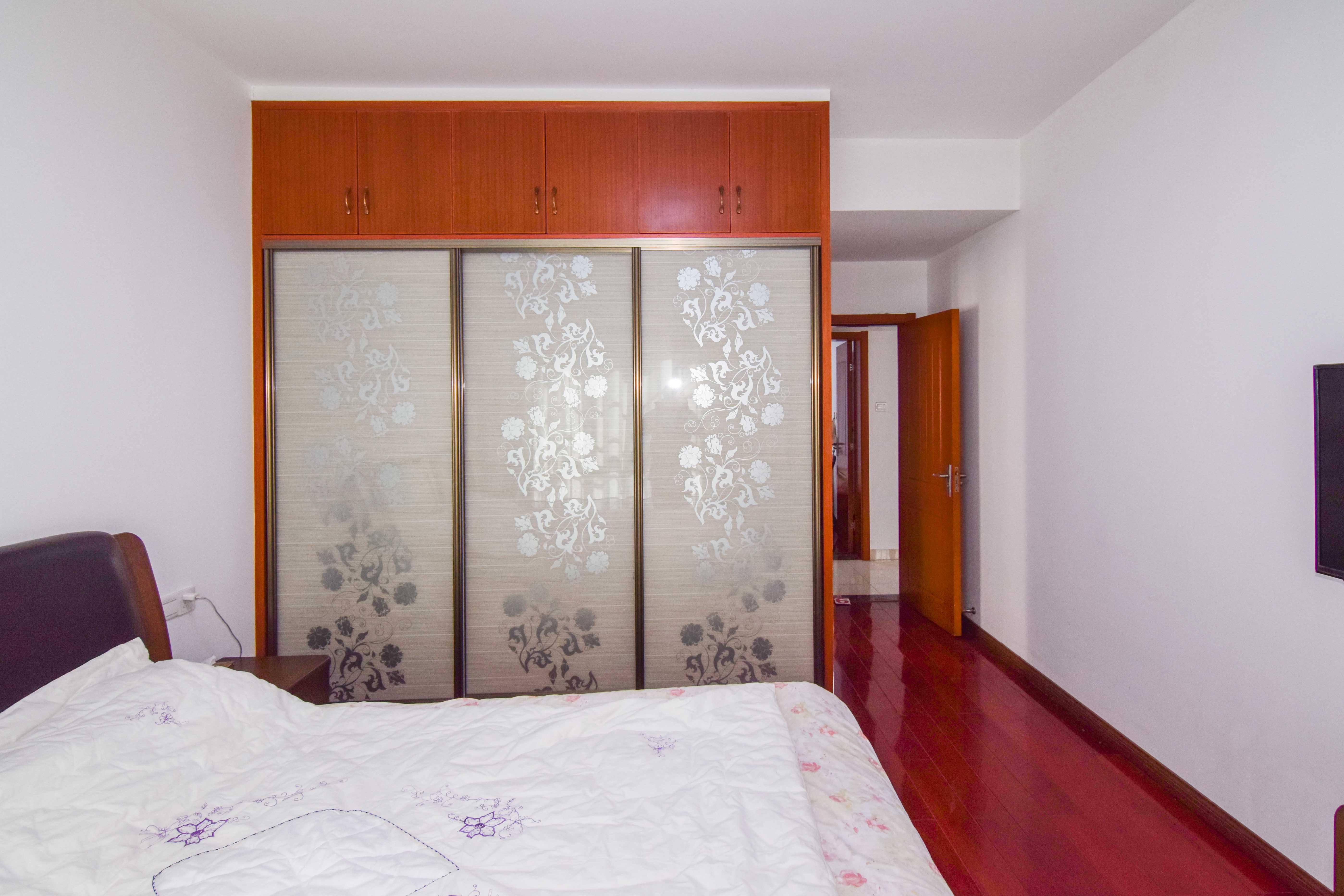 联诚国际城  3室2厅2卫    75.0万 联诚国际城  3室2厅2卫    75.0万卧室