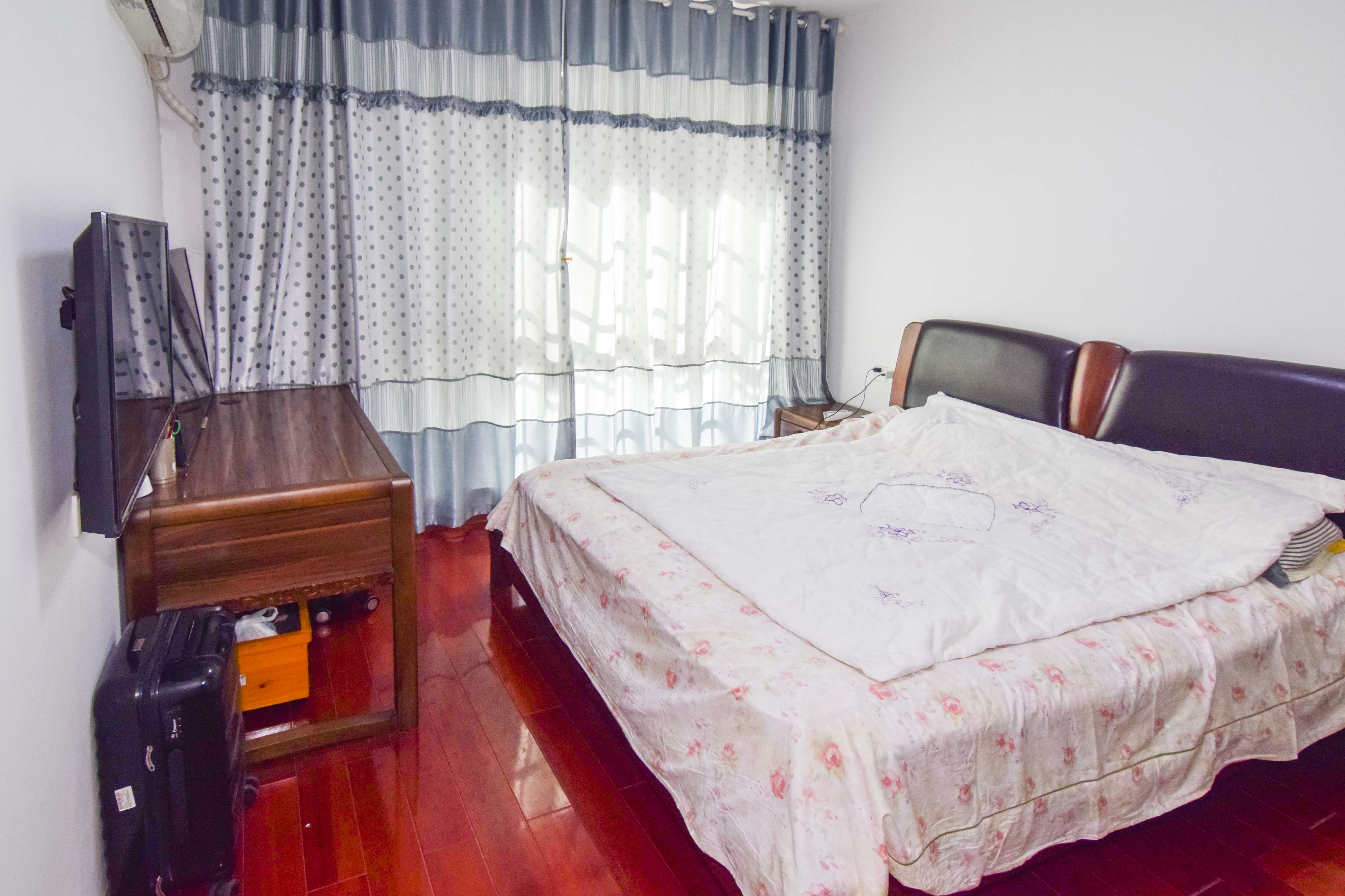 联诚国际城  3室2厅2卫    75.0万 联诚国际城  3室2厅2卫    75.0万卧室