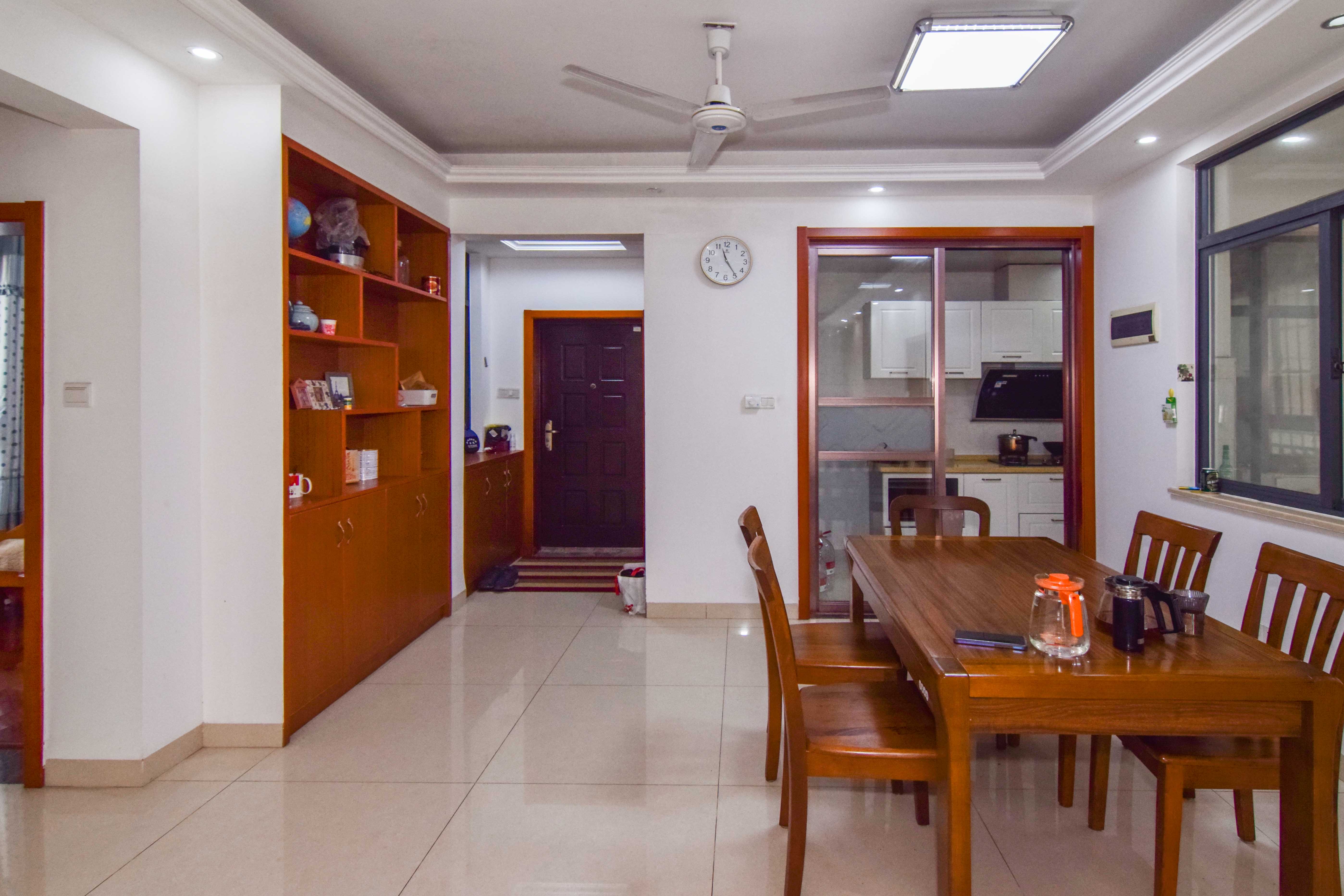 联诚国际城  3室2厅2卫    75.0万 联诚国际城  3室2厅2卫    75.0万卧室