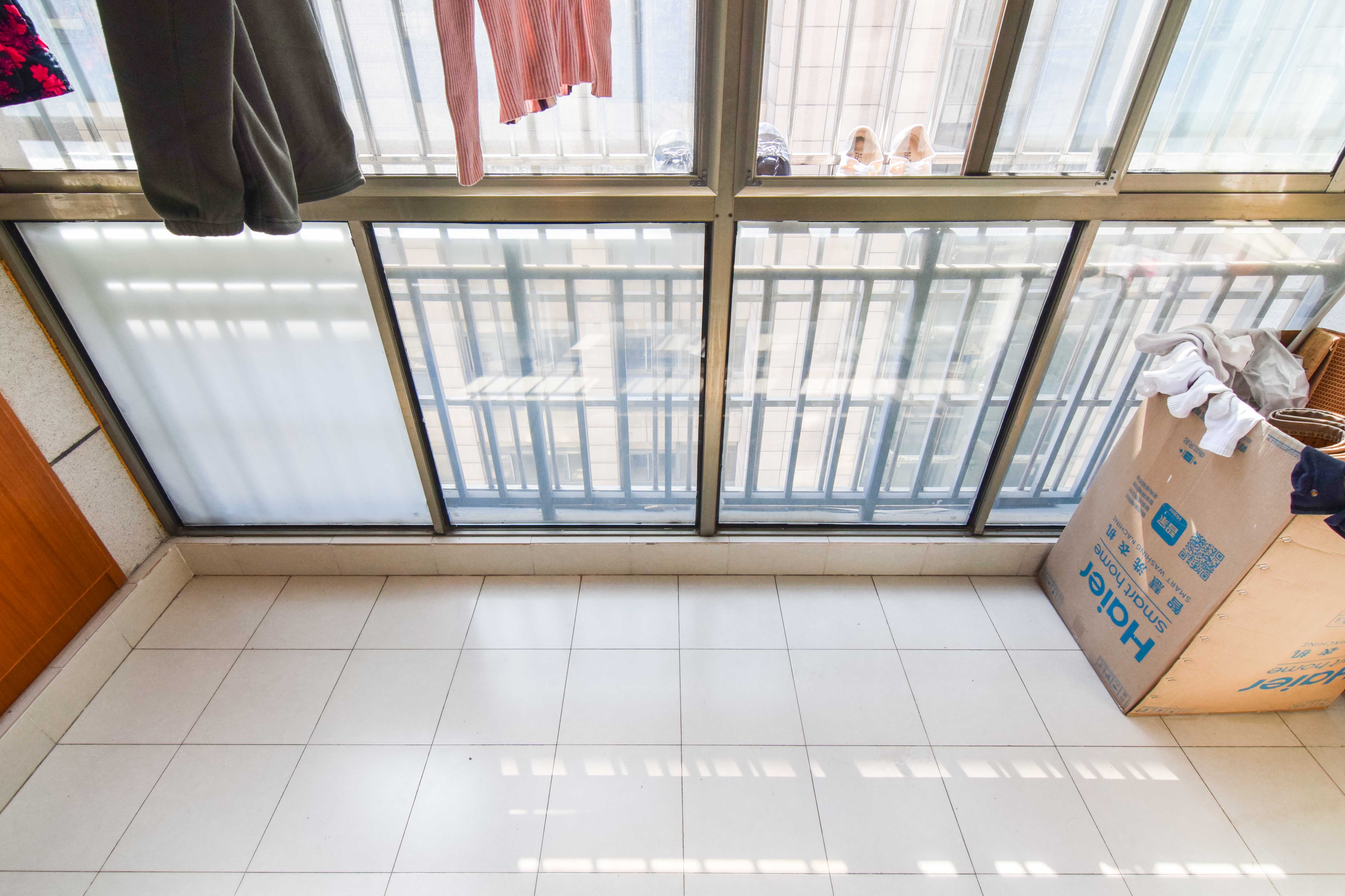 联诚国际城  3室2厅2卫    75.0万 联诚国际城  3室2厅2卫    75.0万阳台