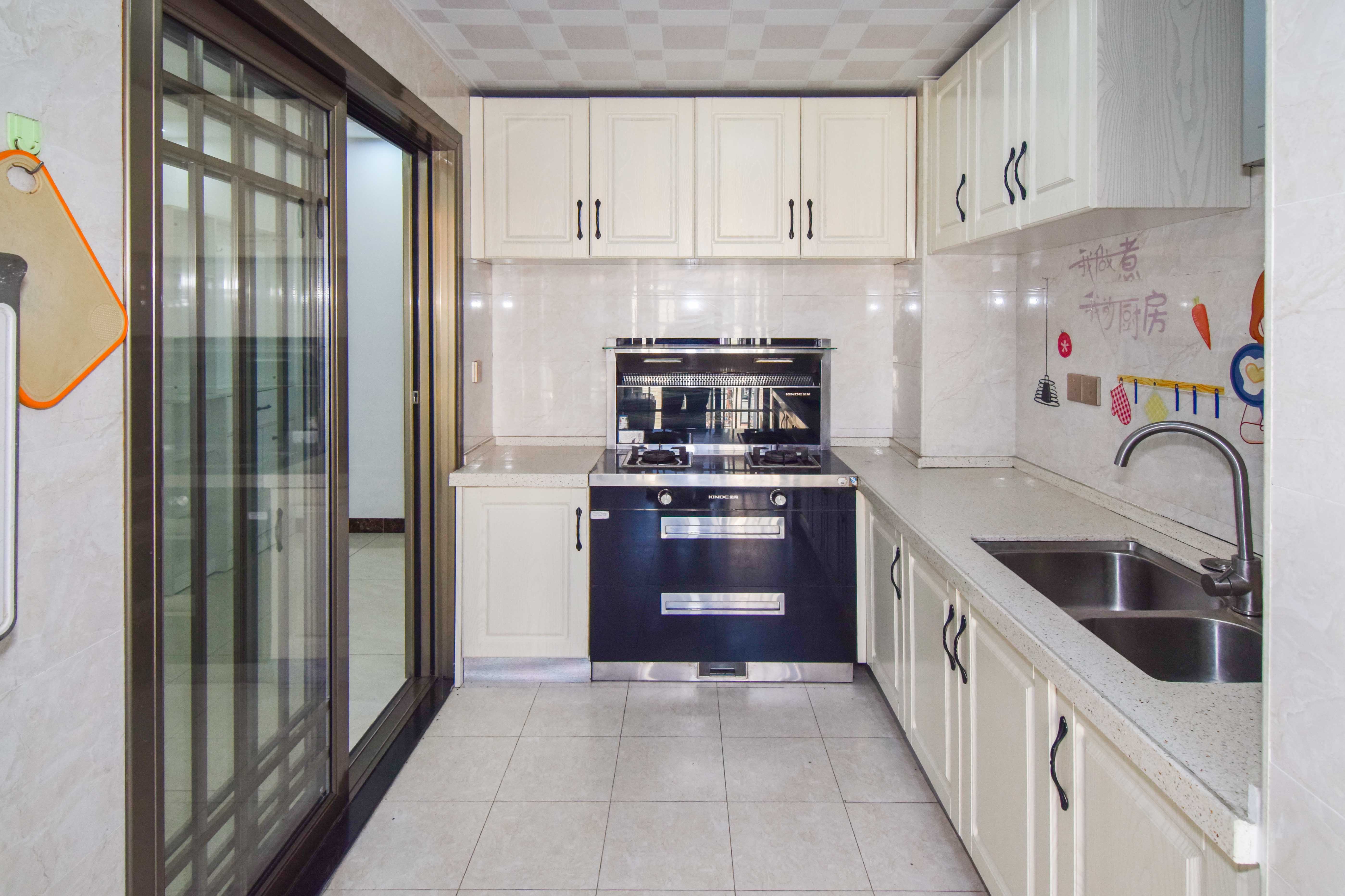 中鼎江岸花城  2室2厅1卫    44.0万 中鼎江岸花城  2室2厅1卫    44.0万厨房