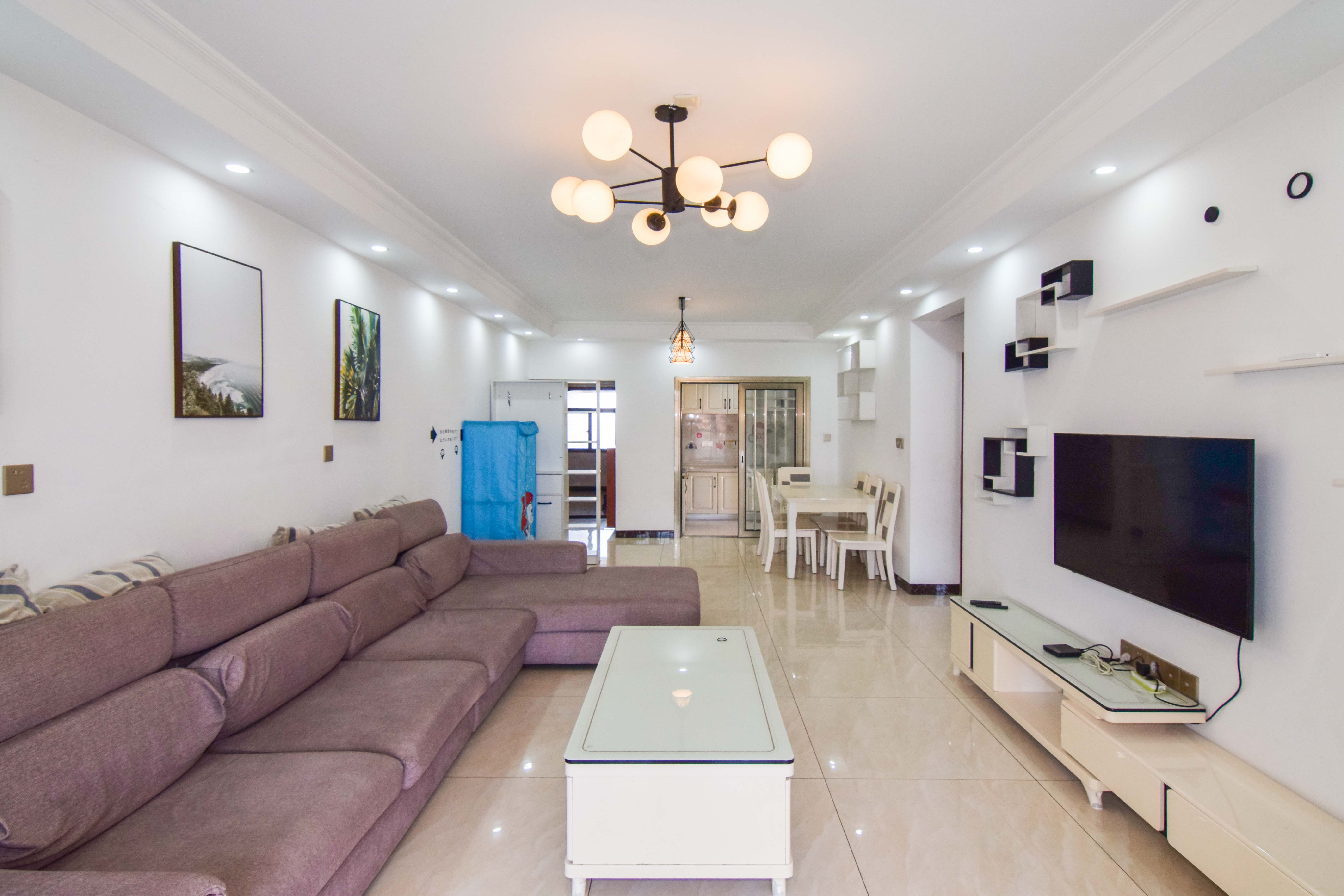 中鼎江岸花城  2室2厅1卫    44.0万 中鼎江岸花城  2室2厅1卫    44.0万客厅