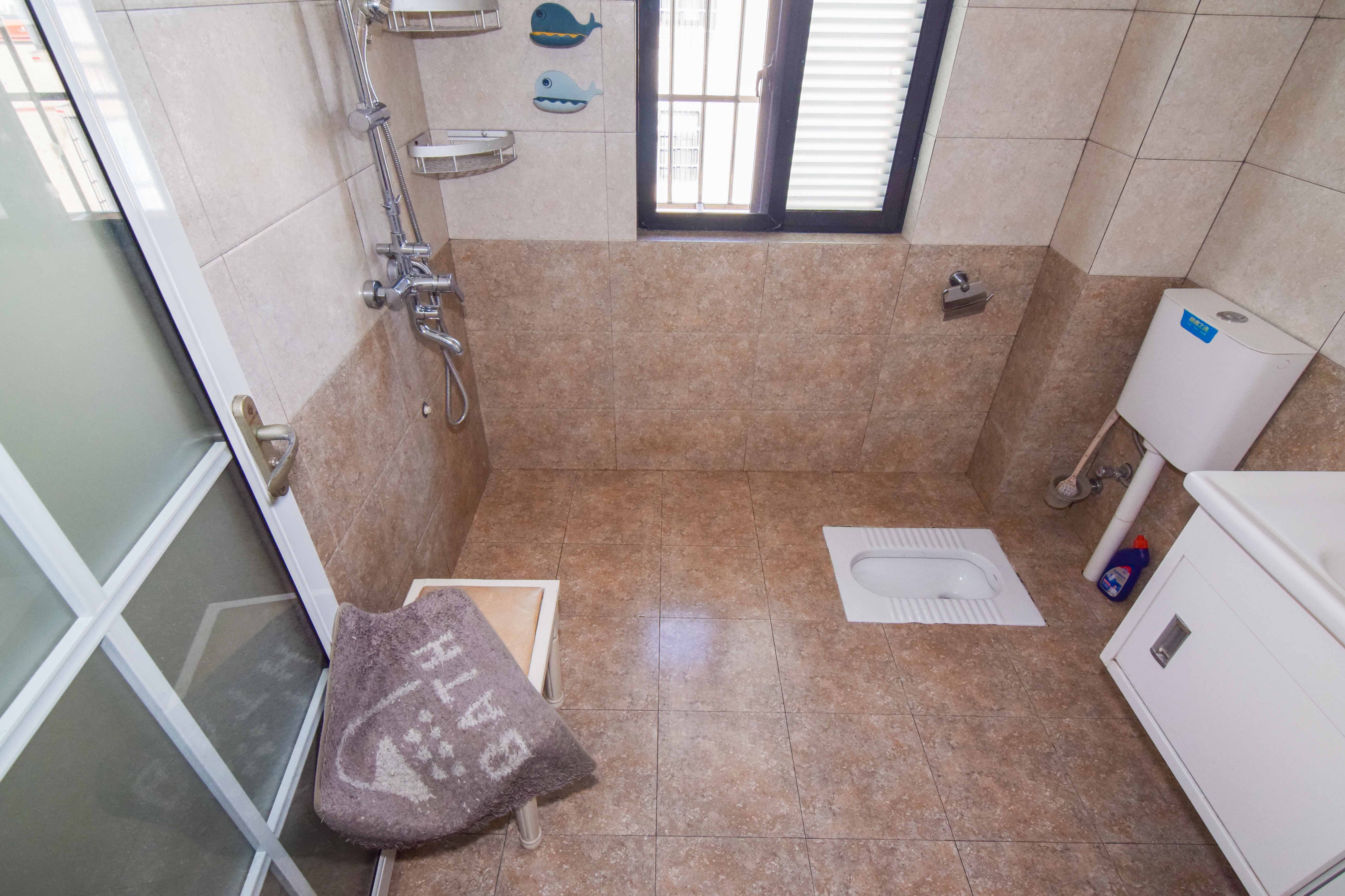 中鼎江岸花城  2室2厅1卫    44.0万 中鼎江岸花城  2室2厅1卫    44.0万卫生间