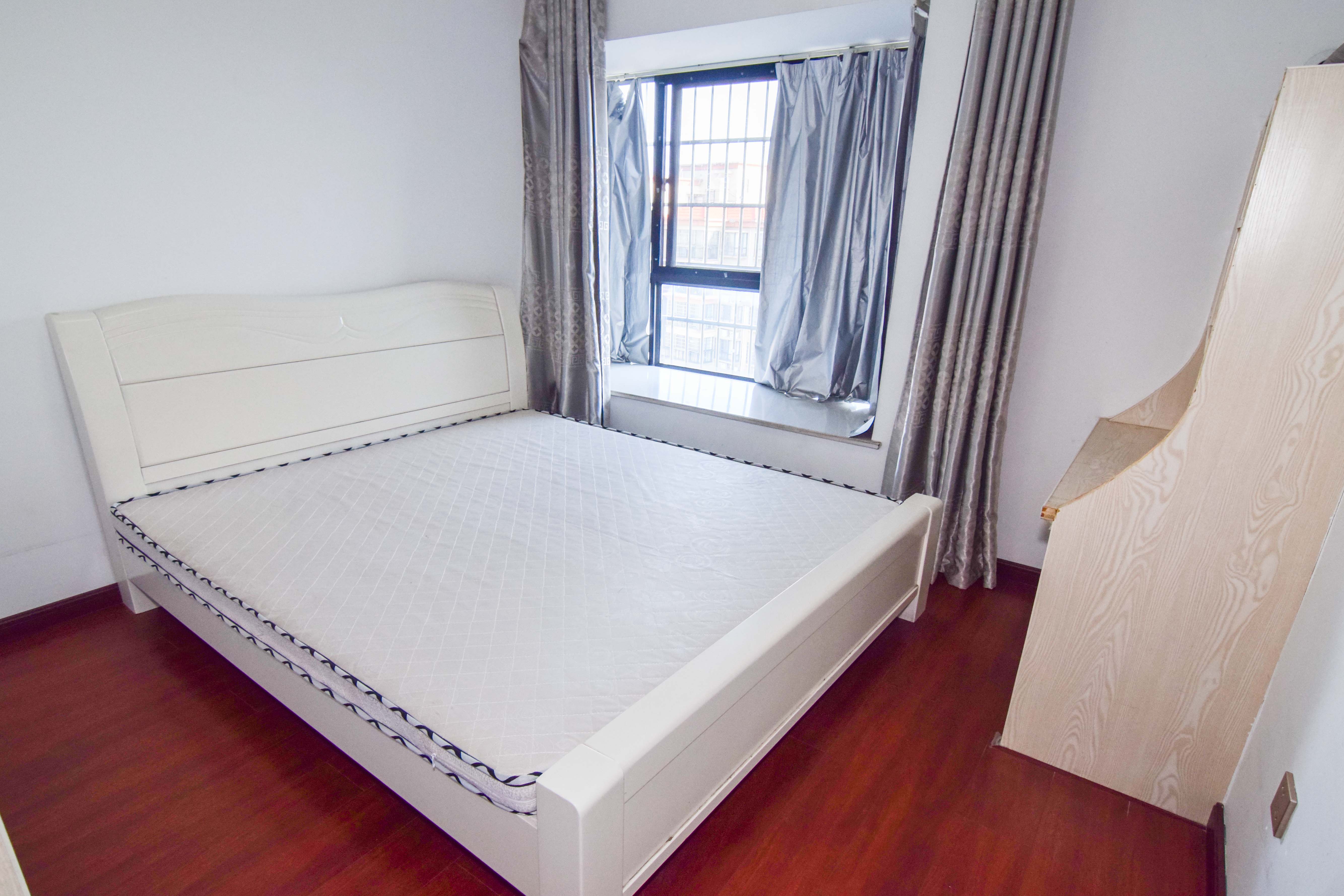 中鼎江岸花城  2室2厅1卫    44.0万 中鼎江岸花城  2室2厅1卫    44.0万卧室