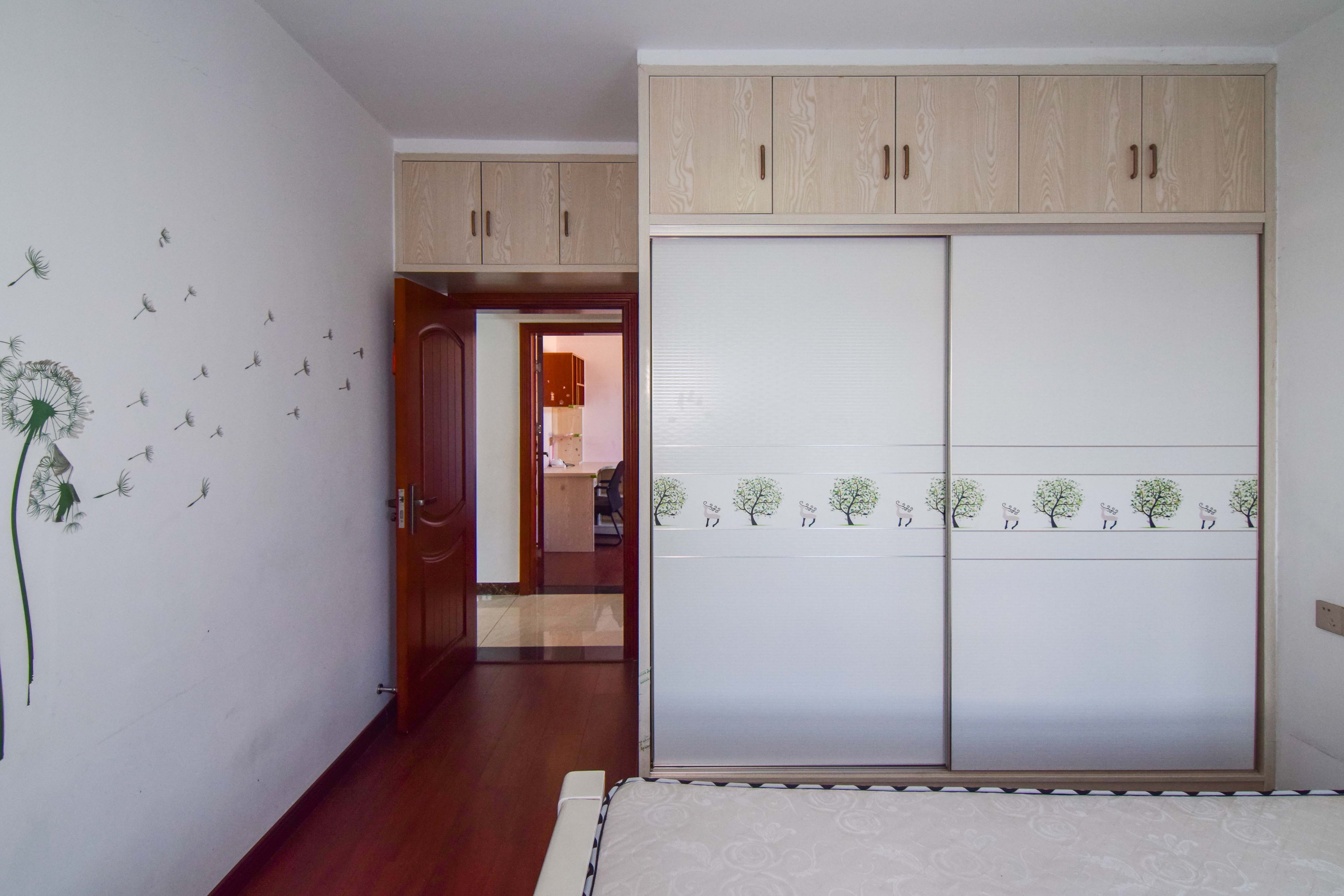 中鼎江岸花城  2室2厅1卫    44.0万 中鼎江岸花城  2室2厅1卫    44.0万卧室