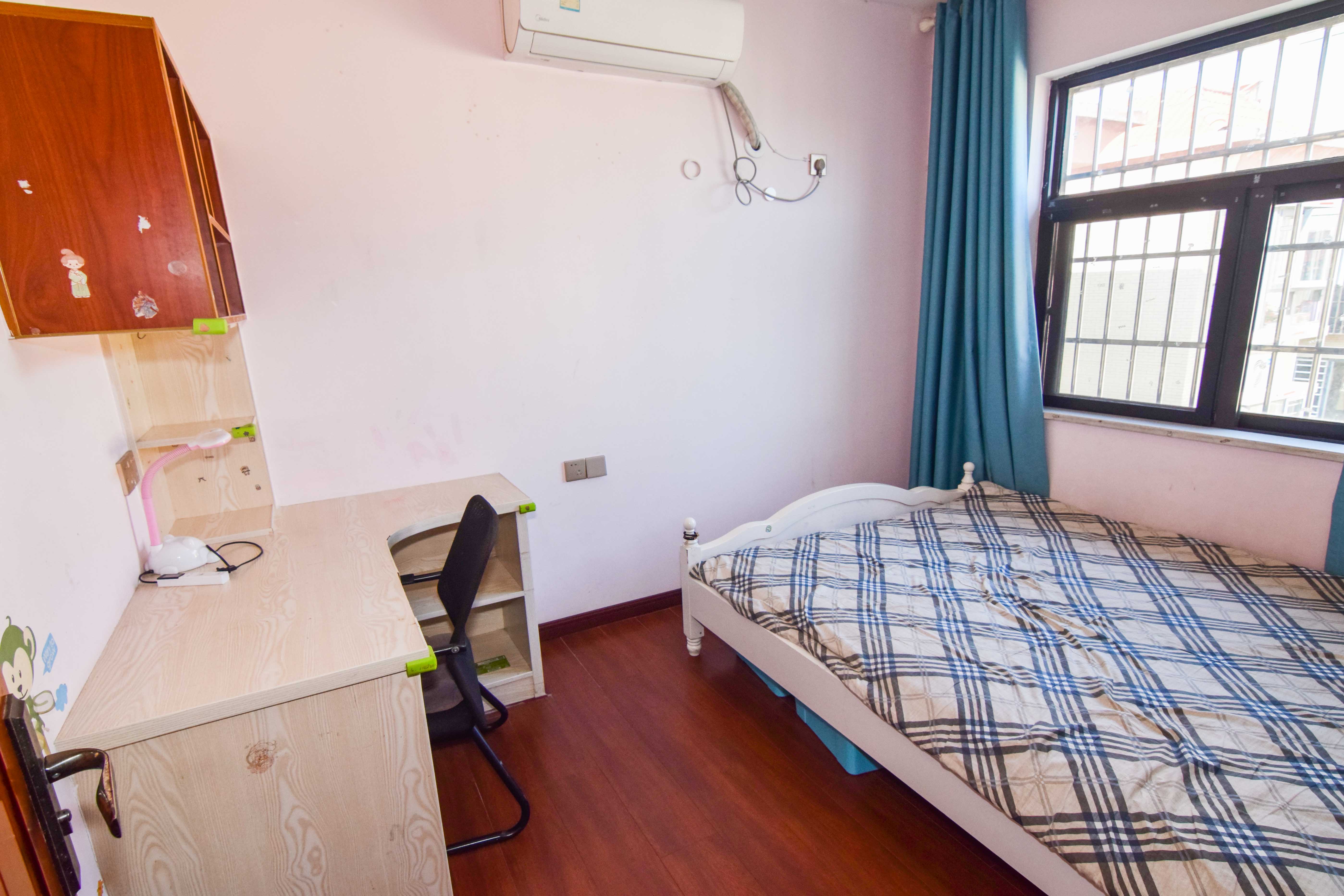 中鼎江岸花城  2室2厅1卫    44.0万 中鼎江岸花城  2室2厅1卫    44.0万卧室