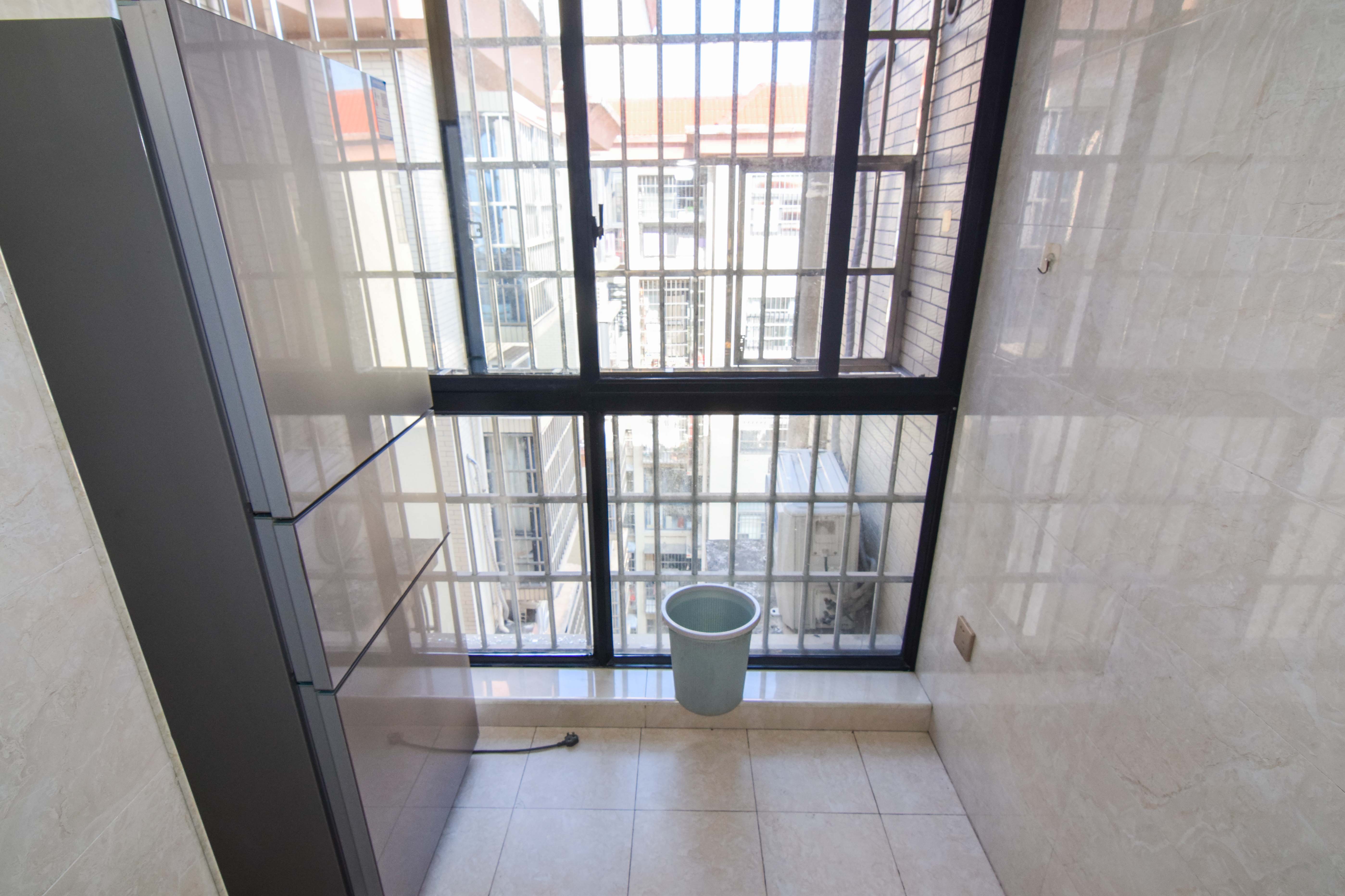 中鼎江岸花城  2室2厅1卫    44.0万 中鼎江岸花城  2室2厅1卫    44.0万阳台