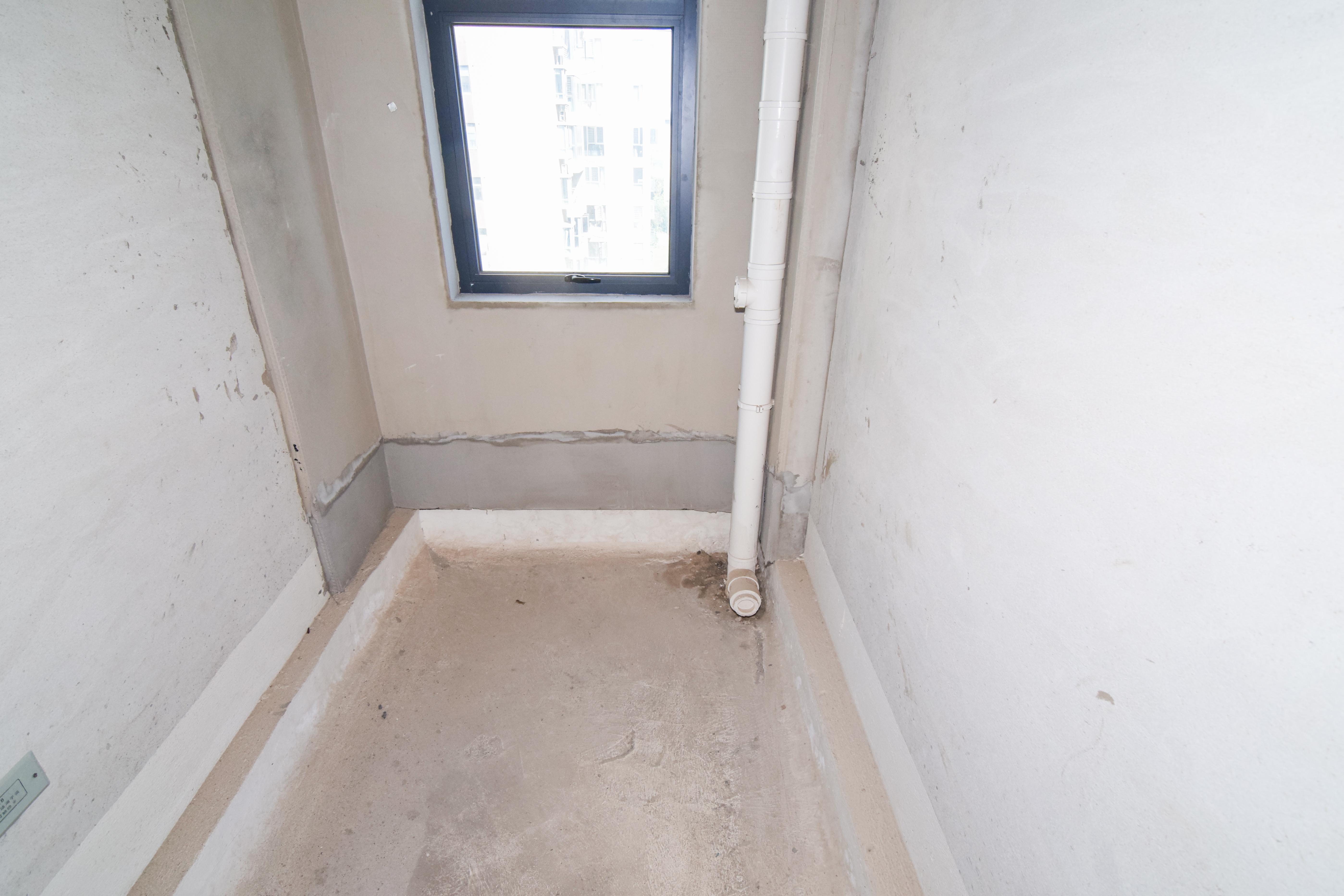 联诚雅郡 4室2厅2卫 103.0万 联诚雅郡 4室2厅2卫 103.0万卫生间