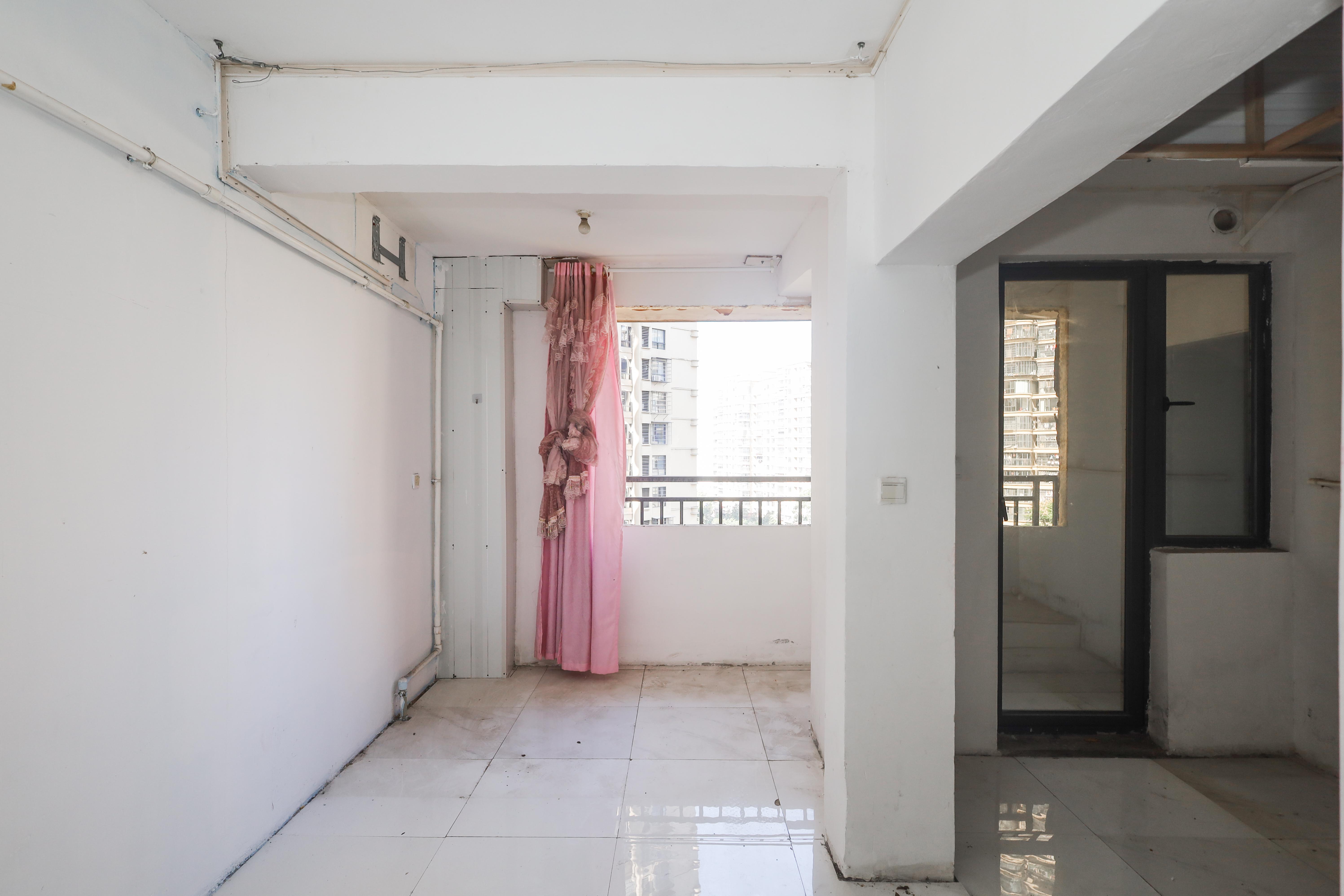 保利麓谷林语C区 4室2厅2卫 118.0万 保利麓谷林语C区 4室2厅2卫 118.0万厨房