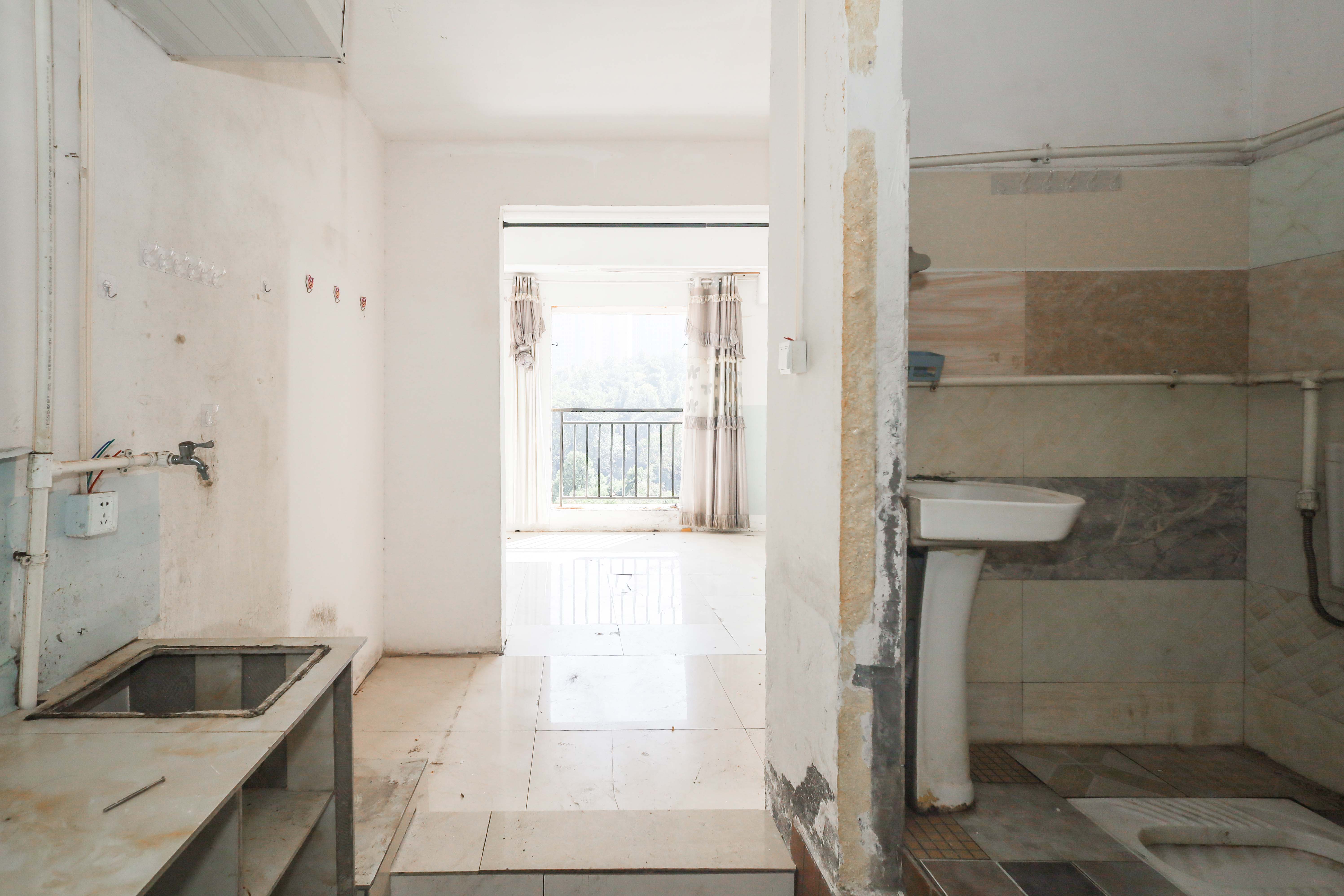 保利麓谷林语C区 4室2厅2卫 118.0万 保利麓谷林语C区 4室2厅2卫 118.0万卫生间