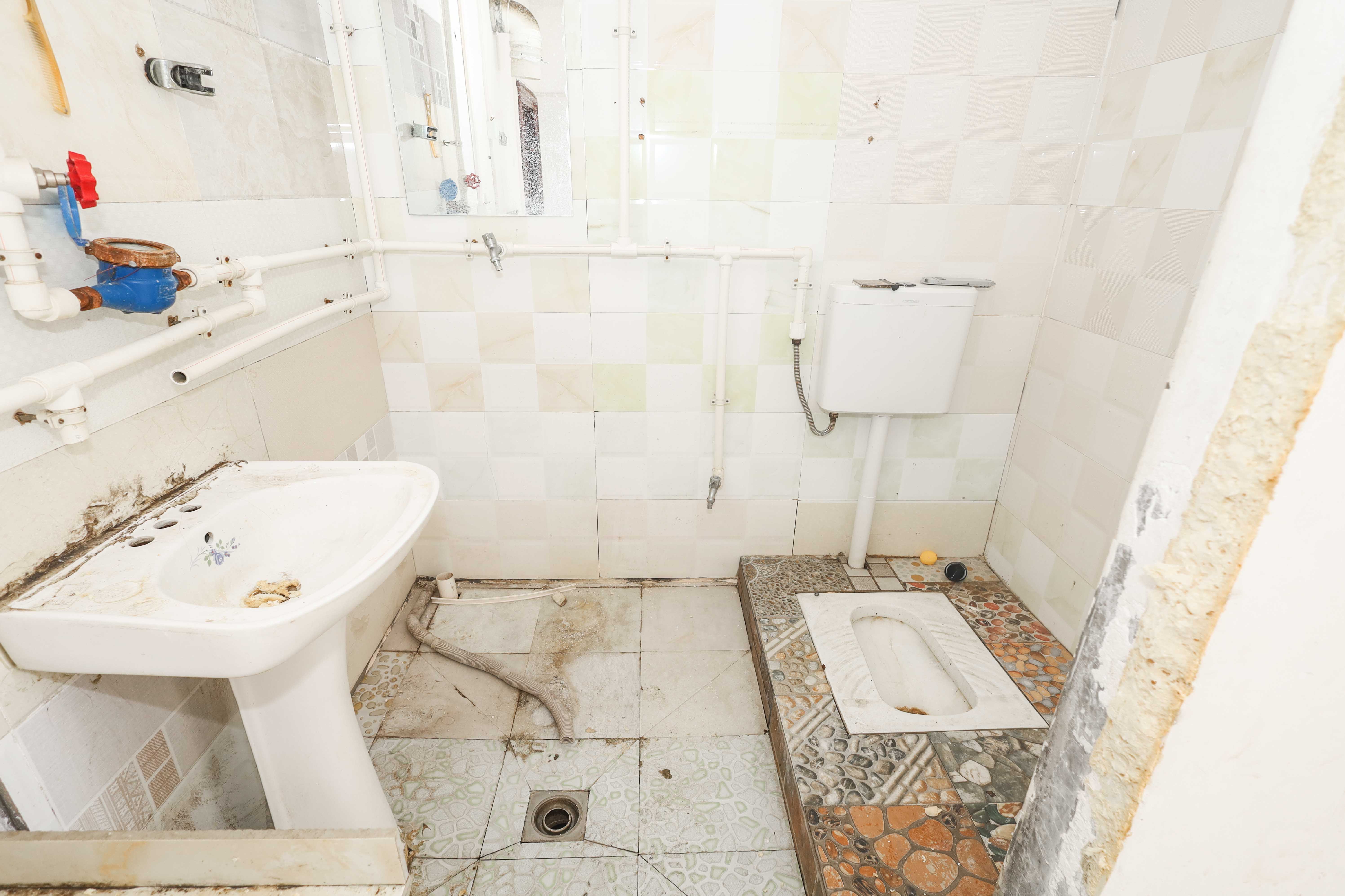 保利麓谷林语C区 4室2厅2卫 118.0万 保利麓谷林语C区 4室2厅2卫 118.0万卫生间