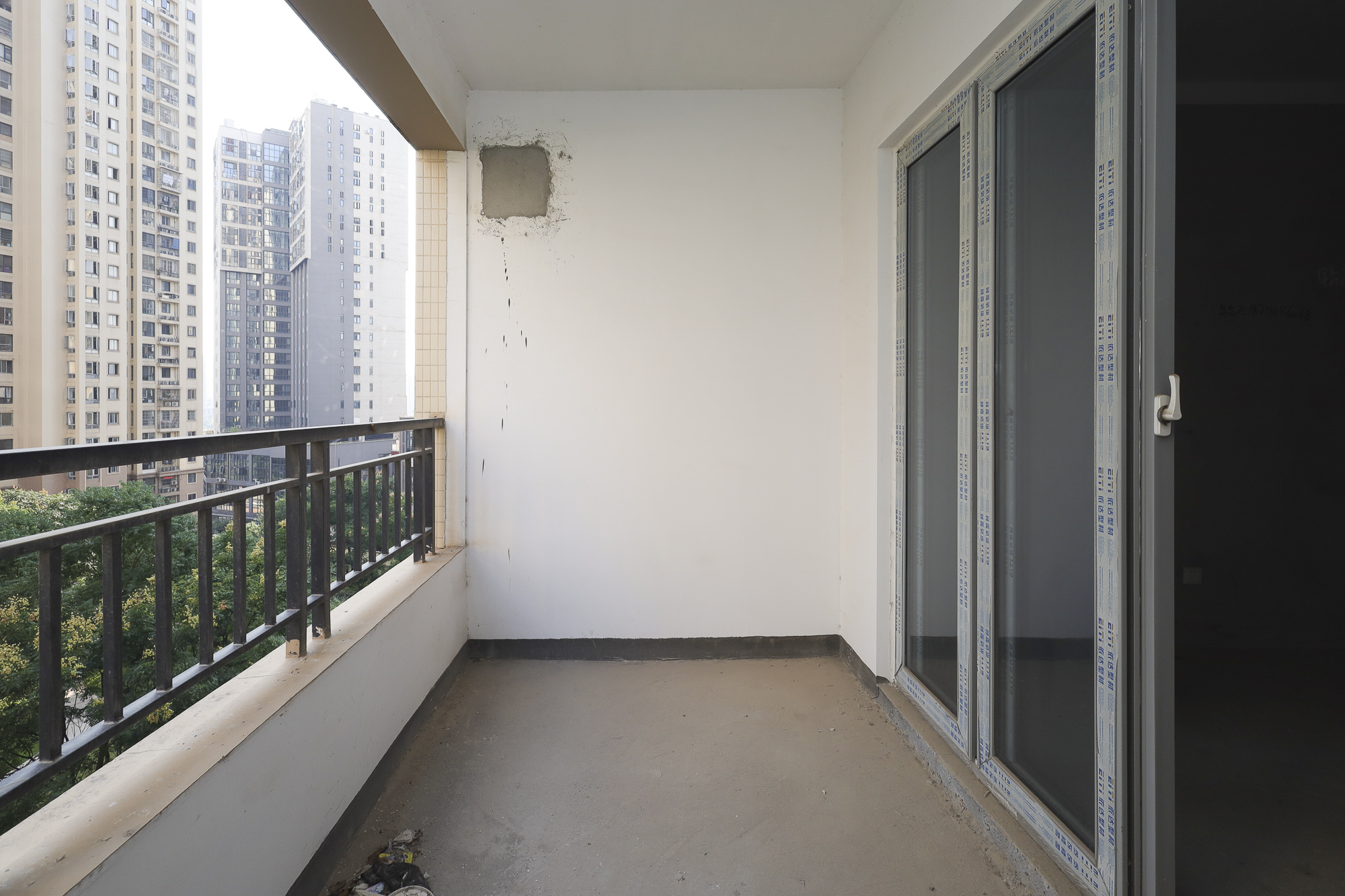 钱隆世家 3室2厅2卫 100.0万 钱隆世家 3室2厅2卫 100.0万阳台