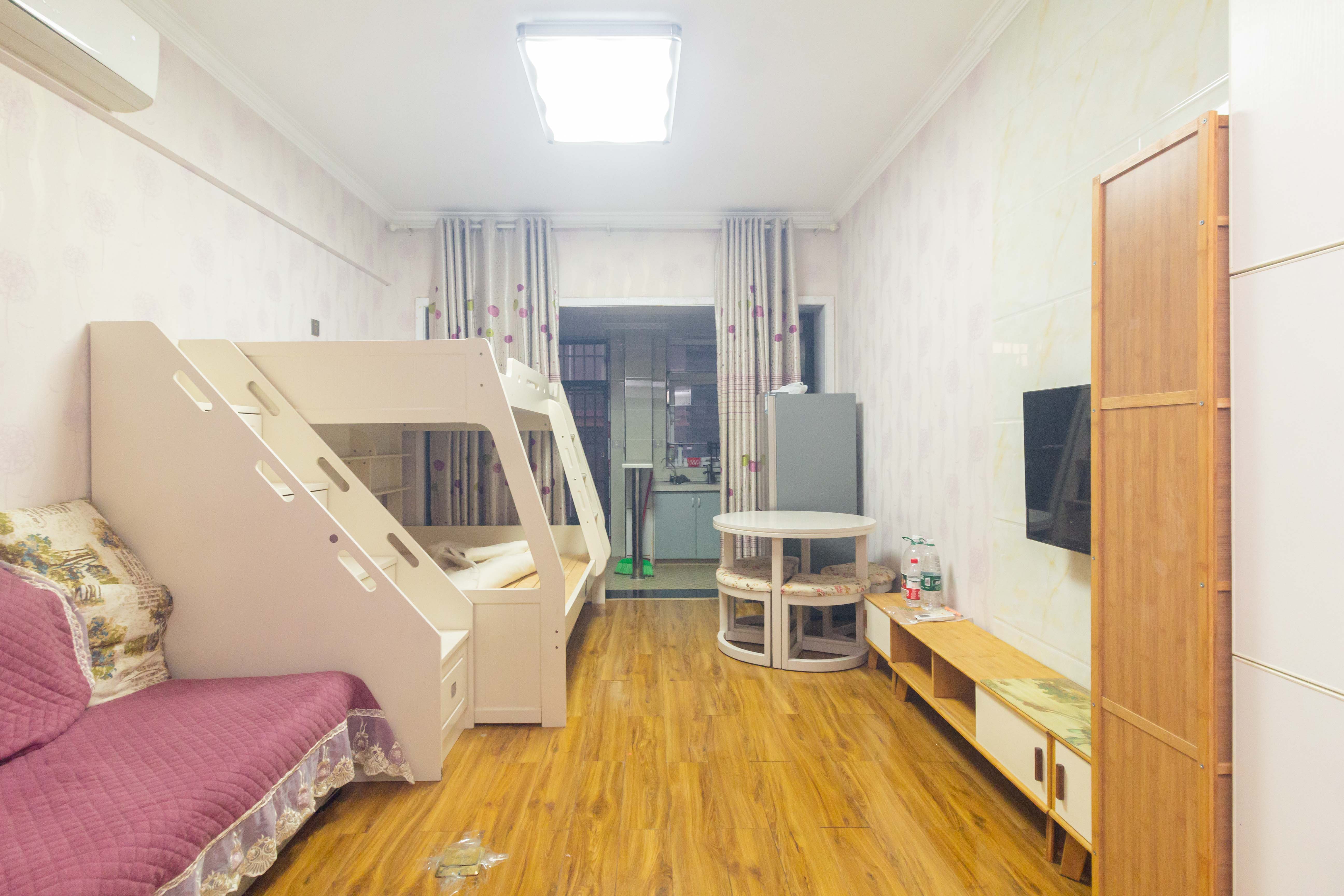 爵士湘 1室1厅1卫 17.0万 爵士湘 1室1厅1卫 17.0万客厅