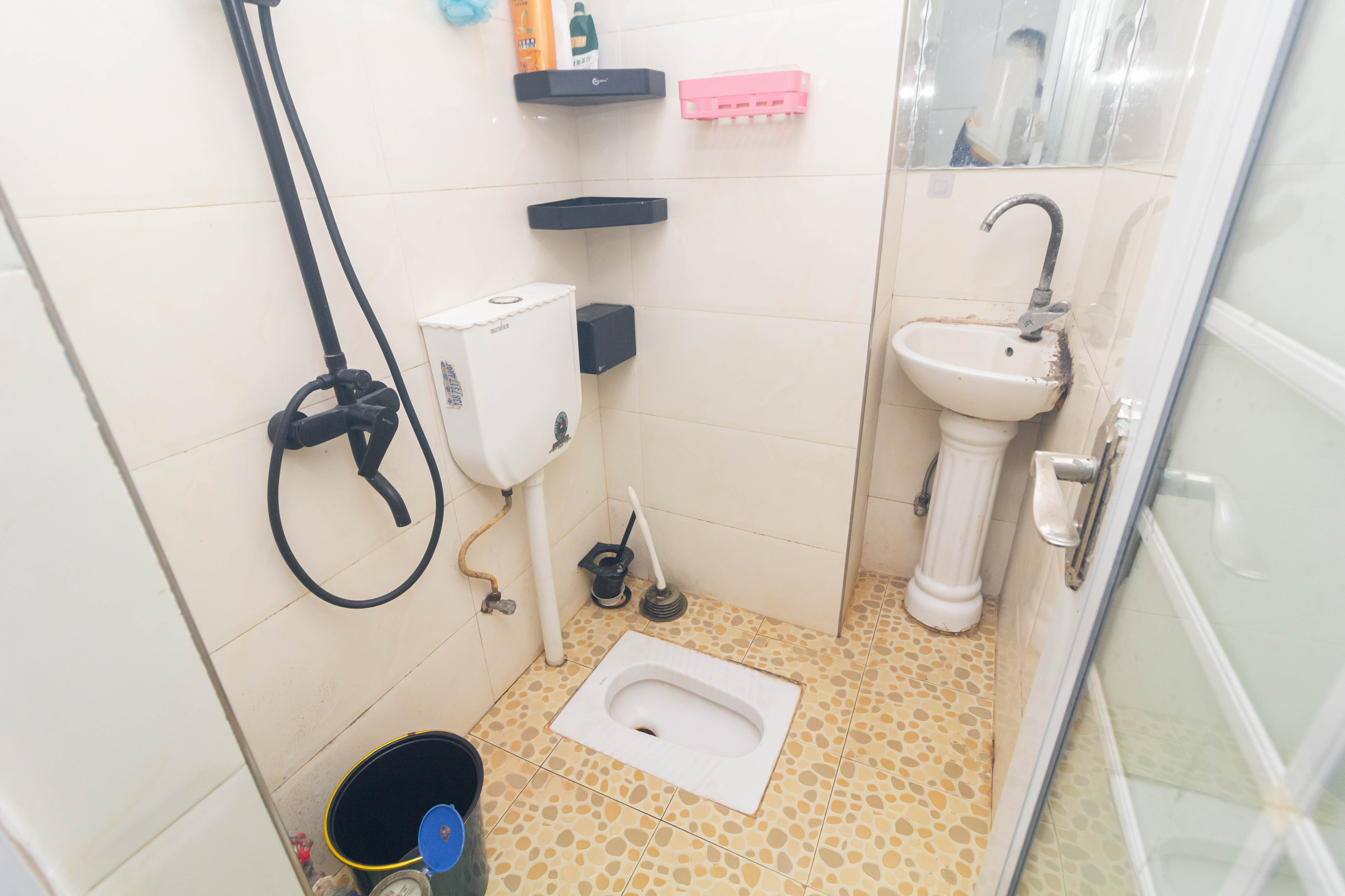 爵士湘 1室1厅1卫 17.0万 爵士湘 1室1厅1卫 17.0万卫生间