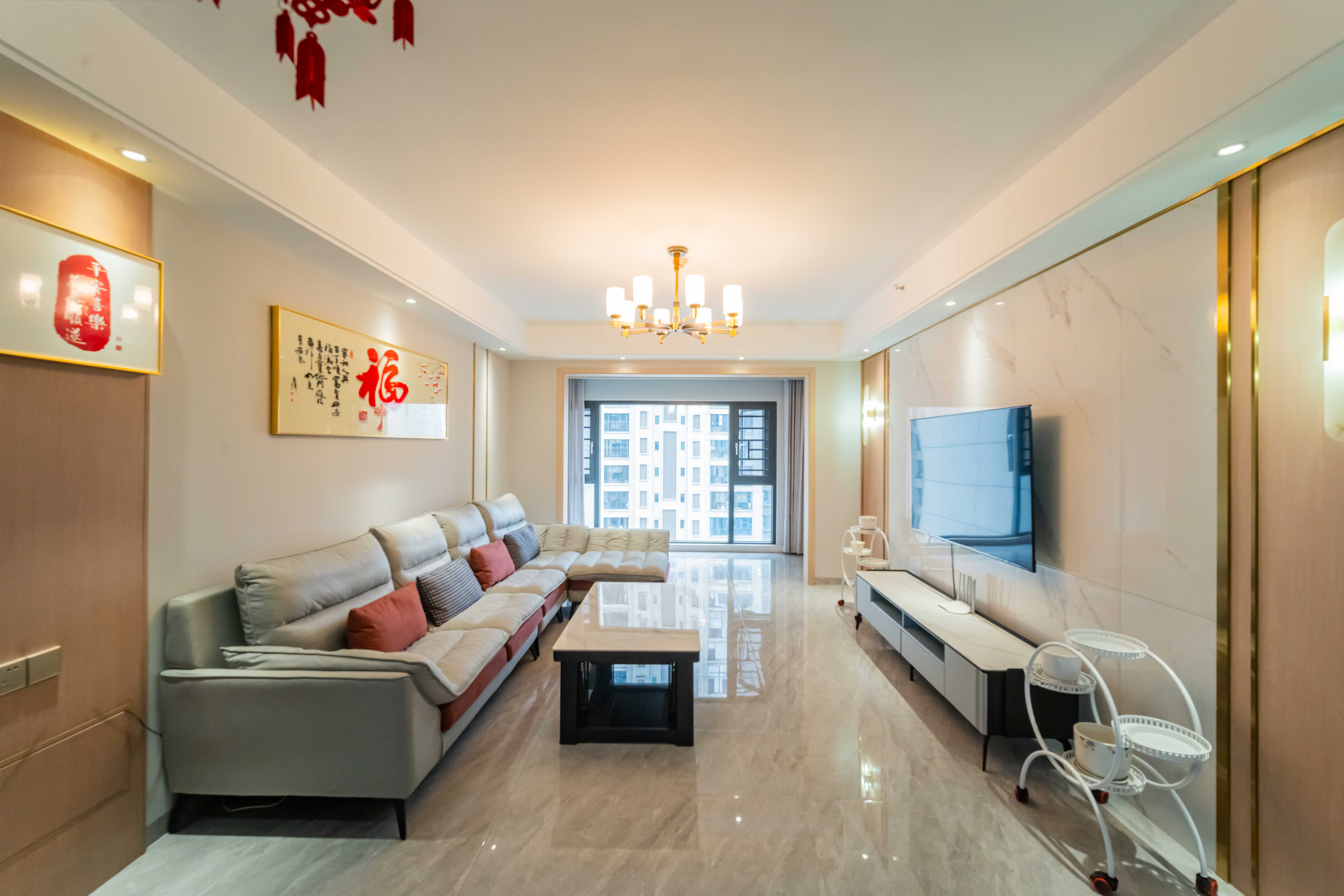 阳光城尚东湾愉景苑  4室2厅2卫    169.0万客厅