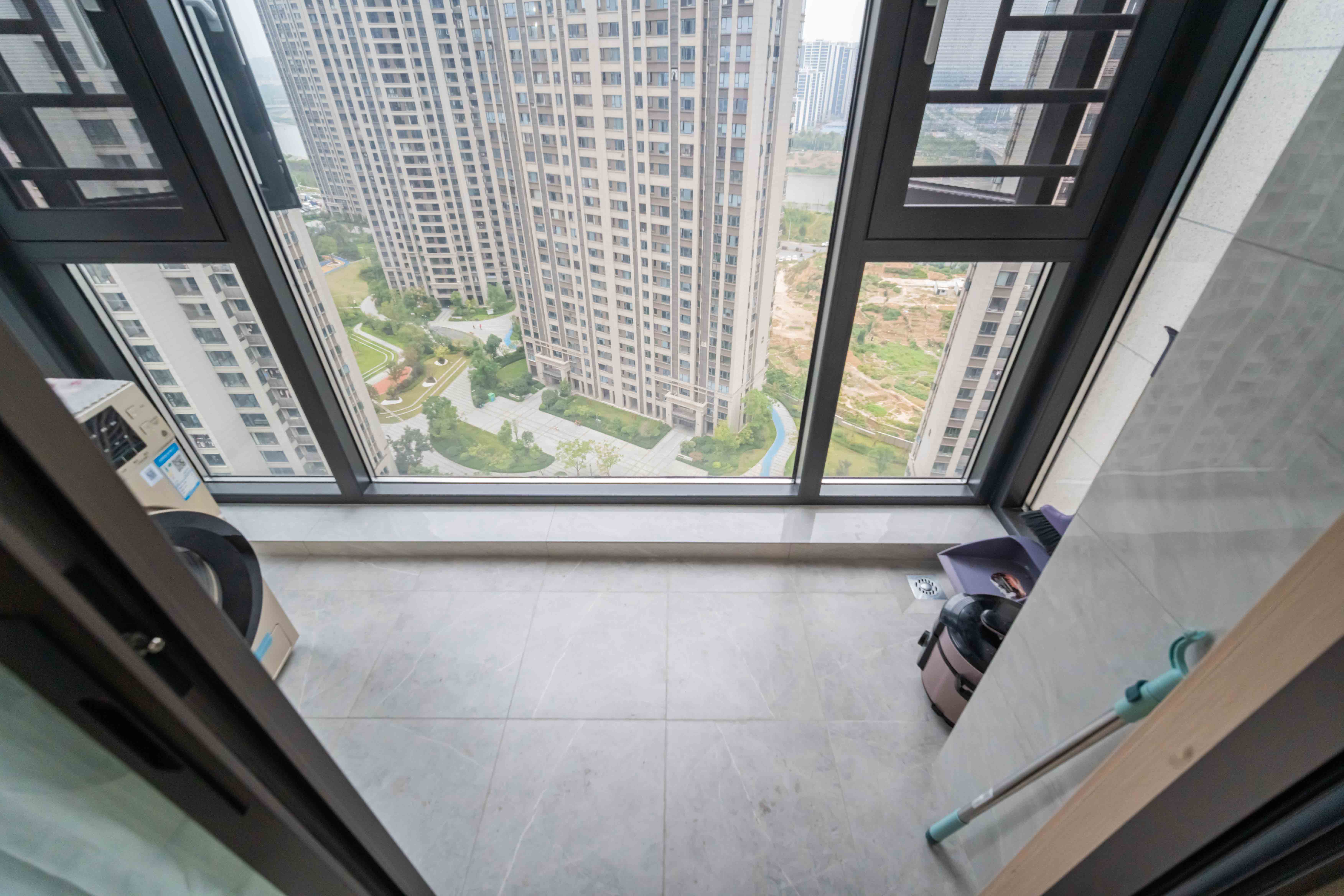 阳光城尚东湾愉景苑  4室2厅2卫    169.0万阳台