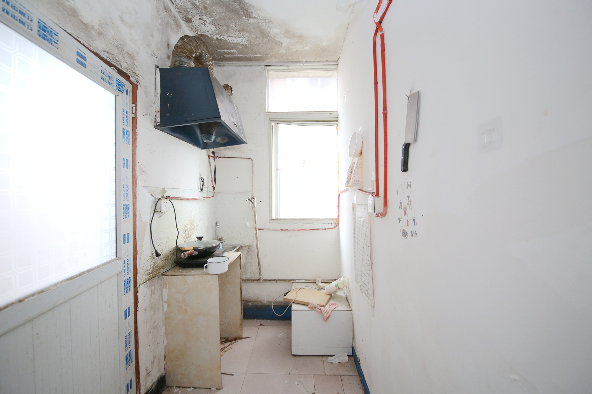 新富城  4室2厅2卫    100.0万厨房