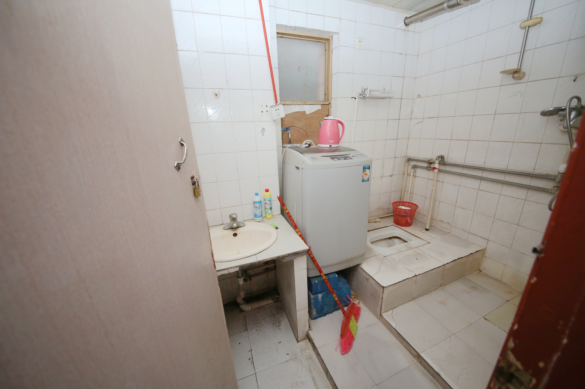 新富城  4室2厅2卫    100.0万厨房