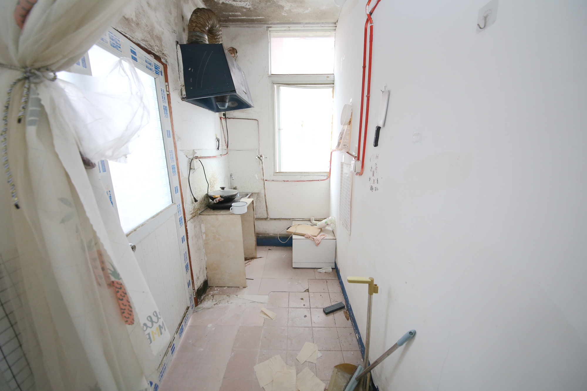 新富城  4室2厅2卫    100.0万厨房