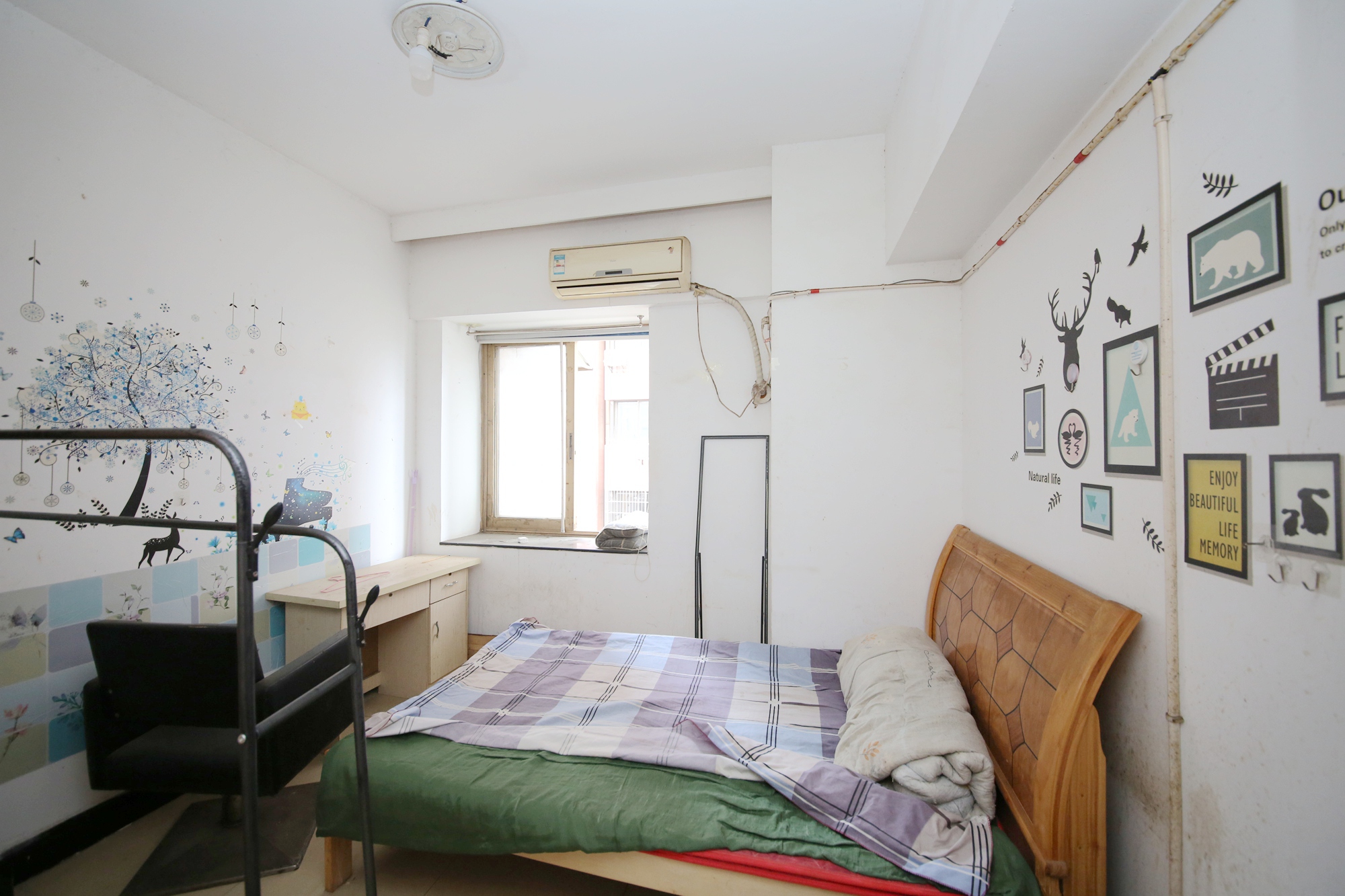 新富城  4室2厅2卫    100.0万卧室