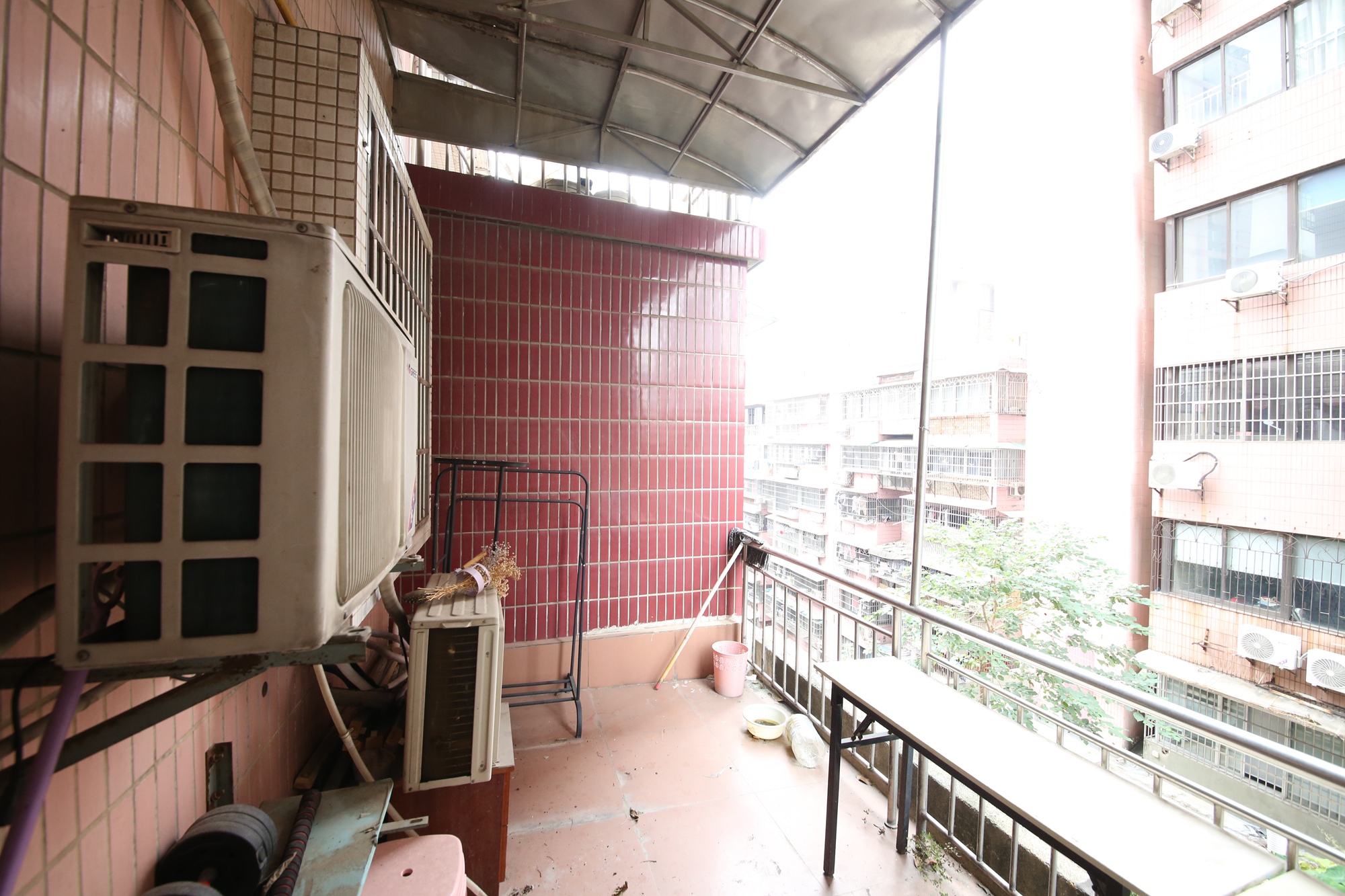 新富城  4室2厅2卫    100.0万阳台