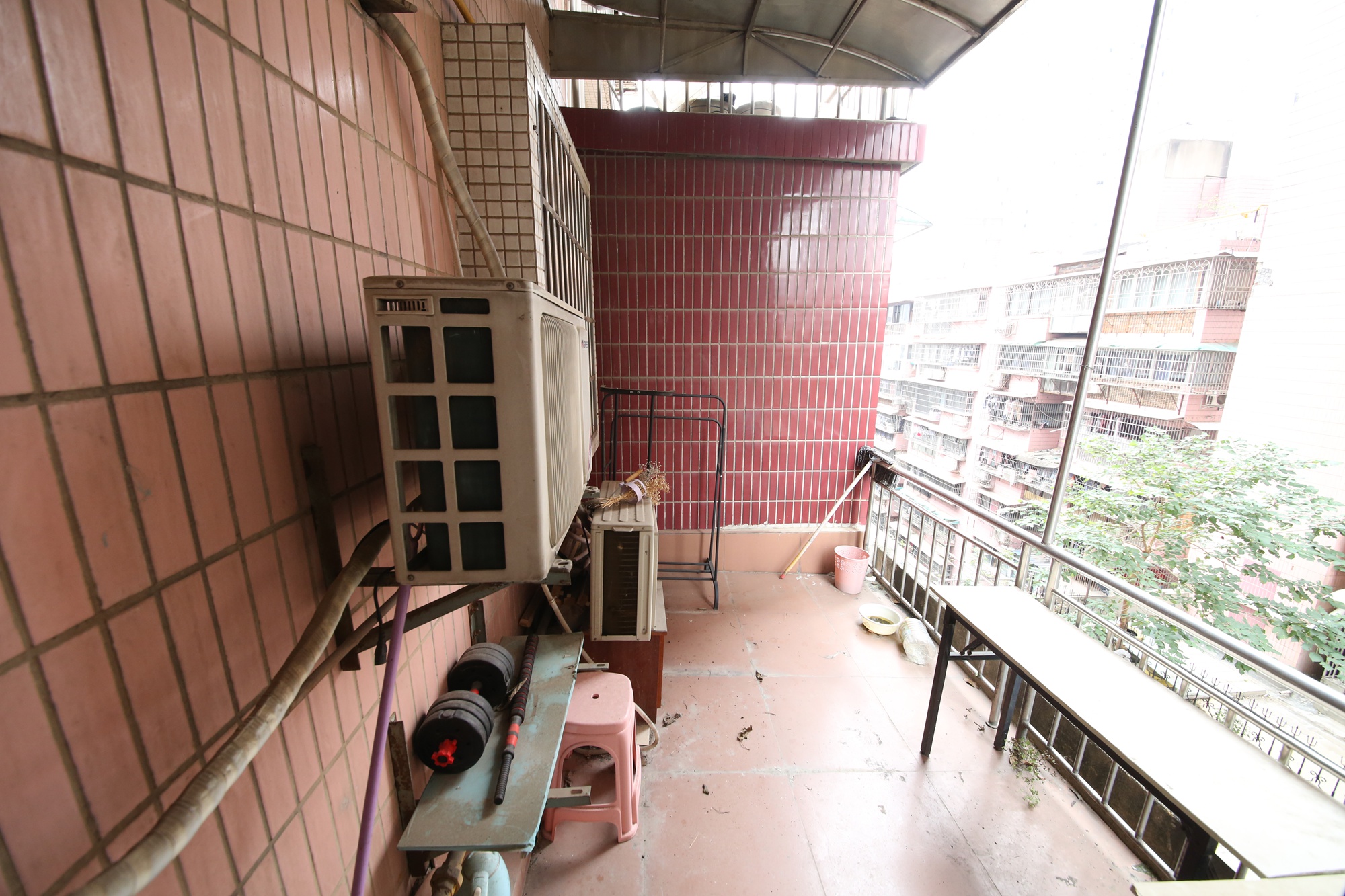 新富城  4室2厅2卫    100.0万阳台