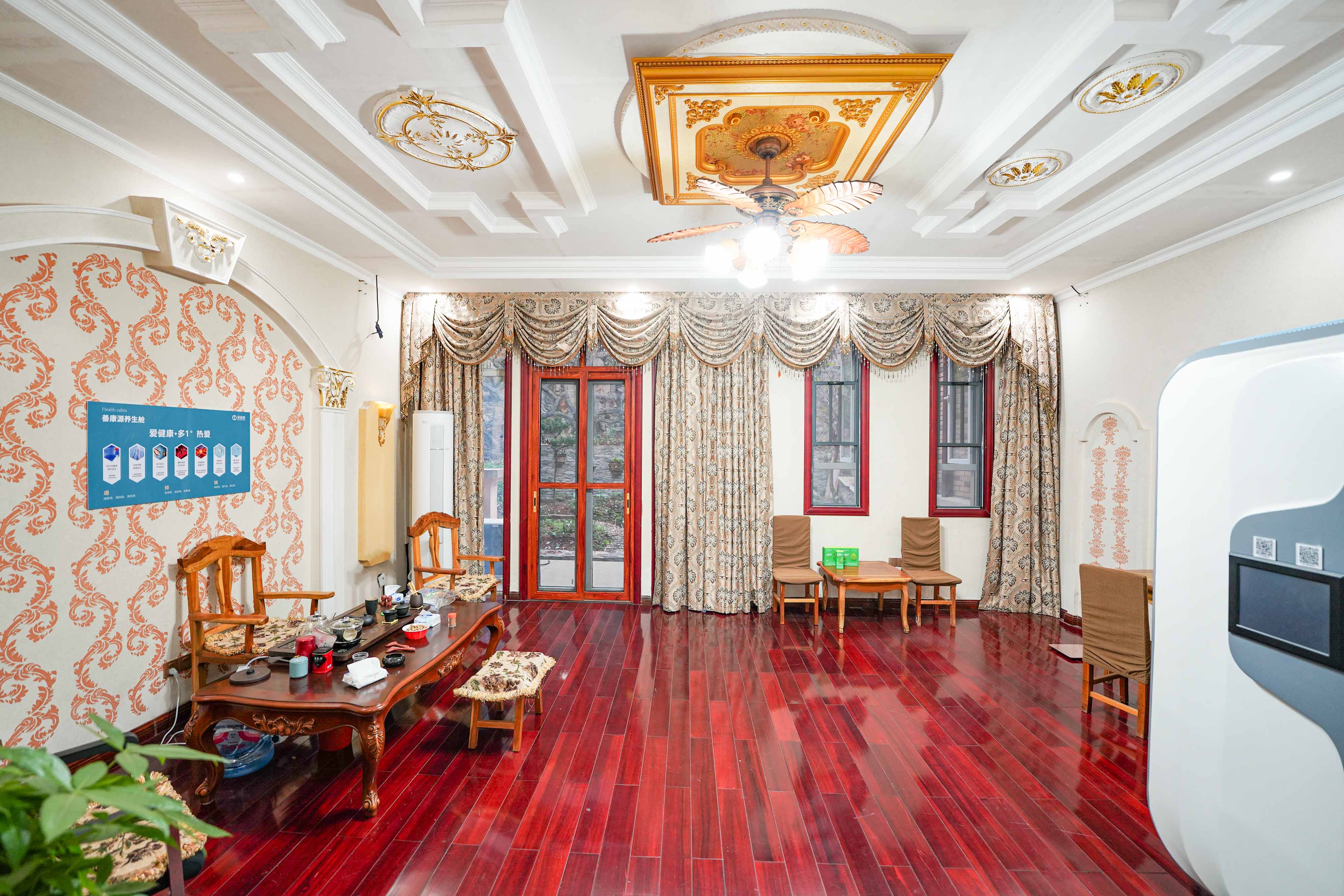 格兰小镇  5室2厅3卫    368.0万 格兰小镇  5室2厅3卫    368.0万