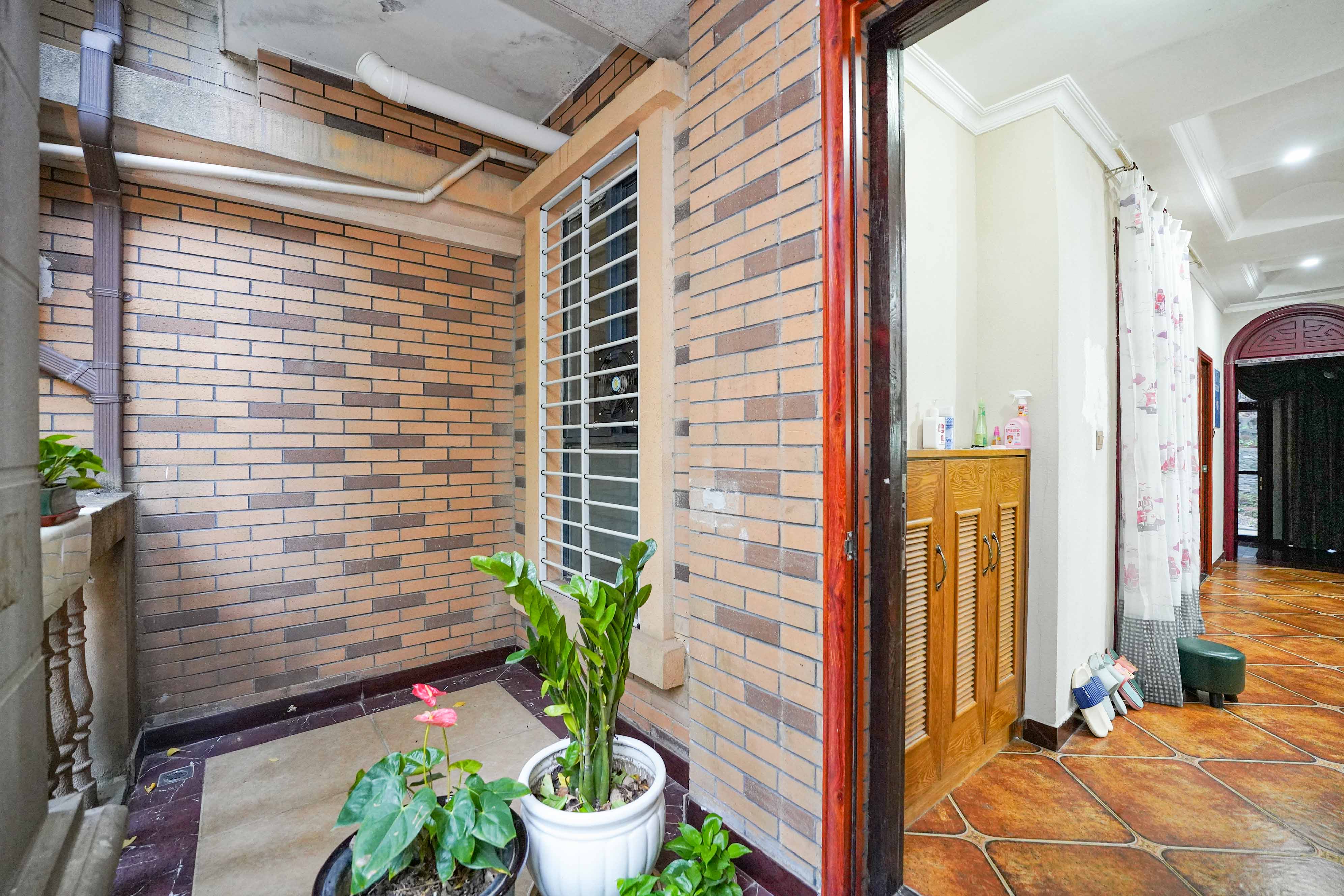 格兰小镇  5室2厅3卫    368.0万 格兰小镇  5室2厅3卫    368.0万其他