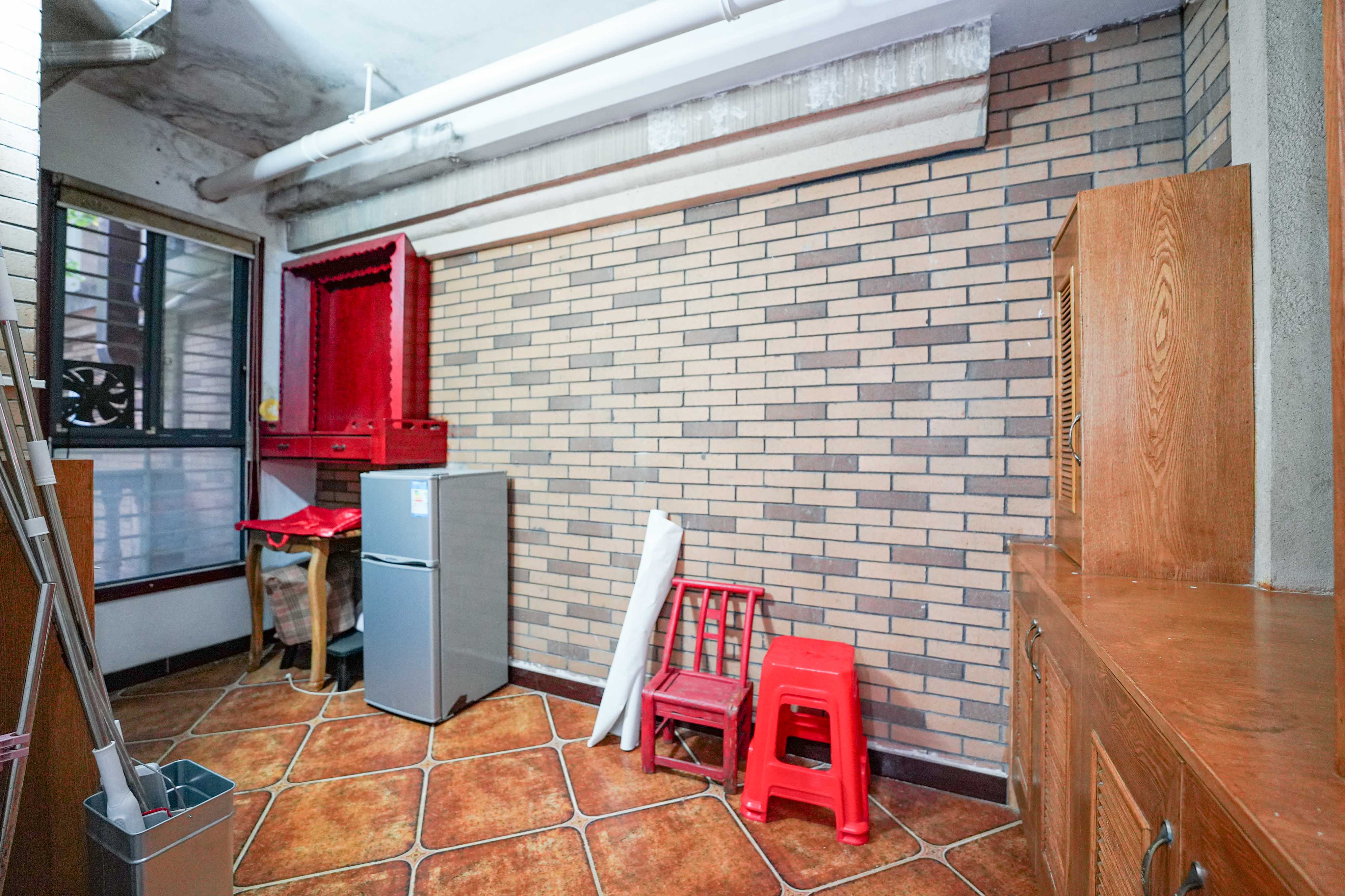 格兰小镇  5室2厅3卫    368.0万 格兰小镇  5室2厅3卫    368.0万其他