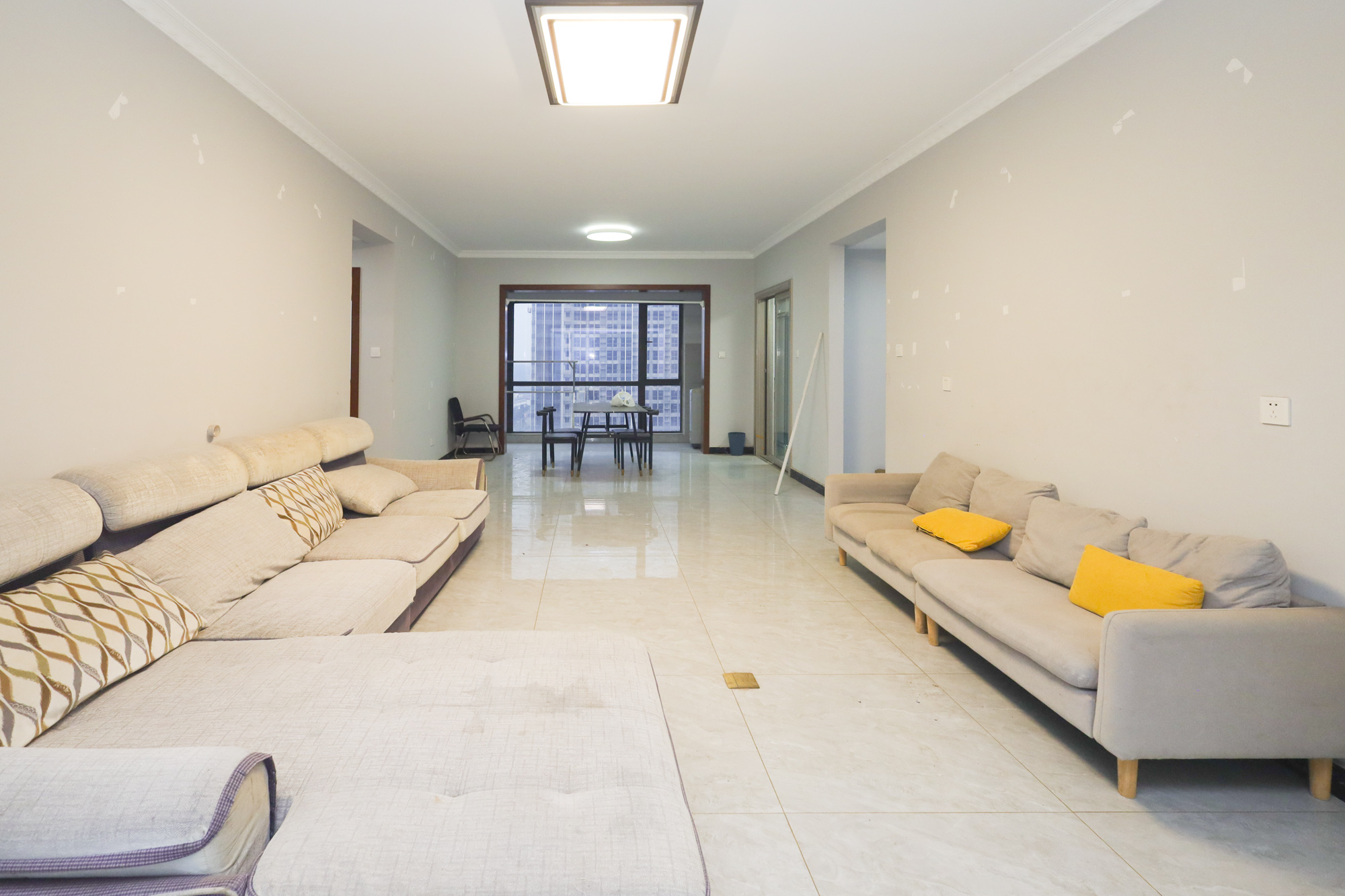 美来美城市广场 4室2厅2卫 88.0万 美来美城市广场 4室2厅2卫 88.0万客厅