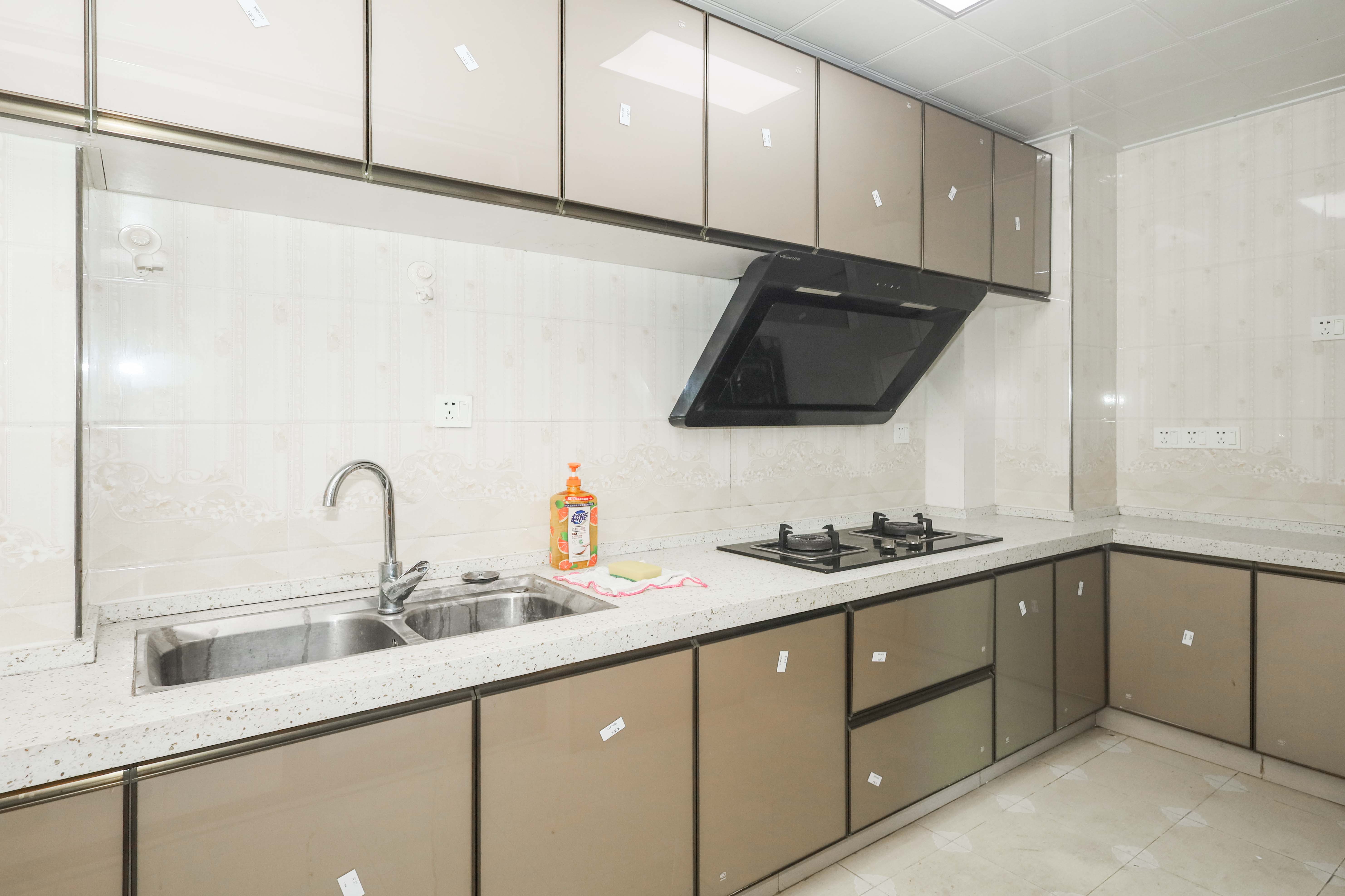 中国铁建梅溪青秀二期 3室2厅2卫 160.0万 中国铁建梅溪青秀二期 3室2厅2卫 160.0万厨房