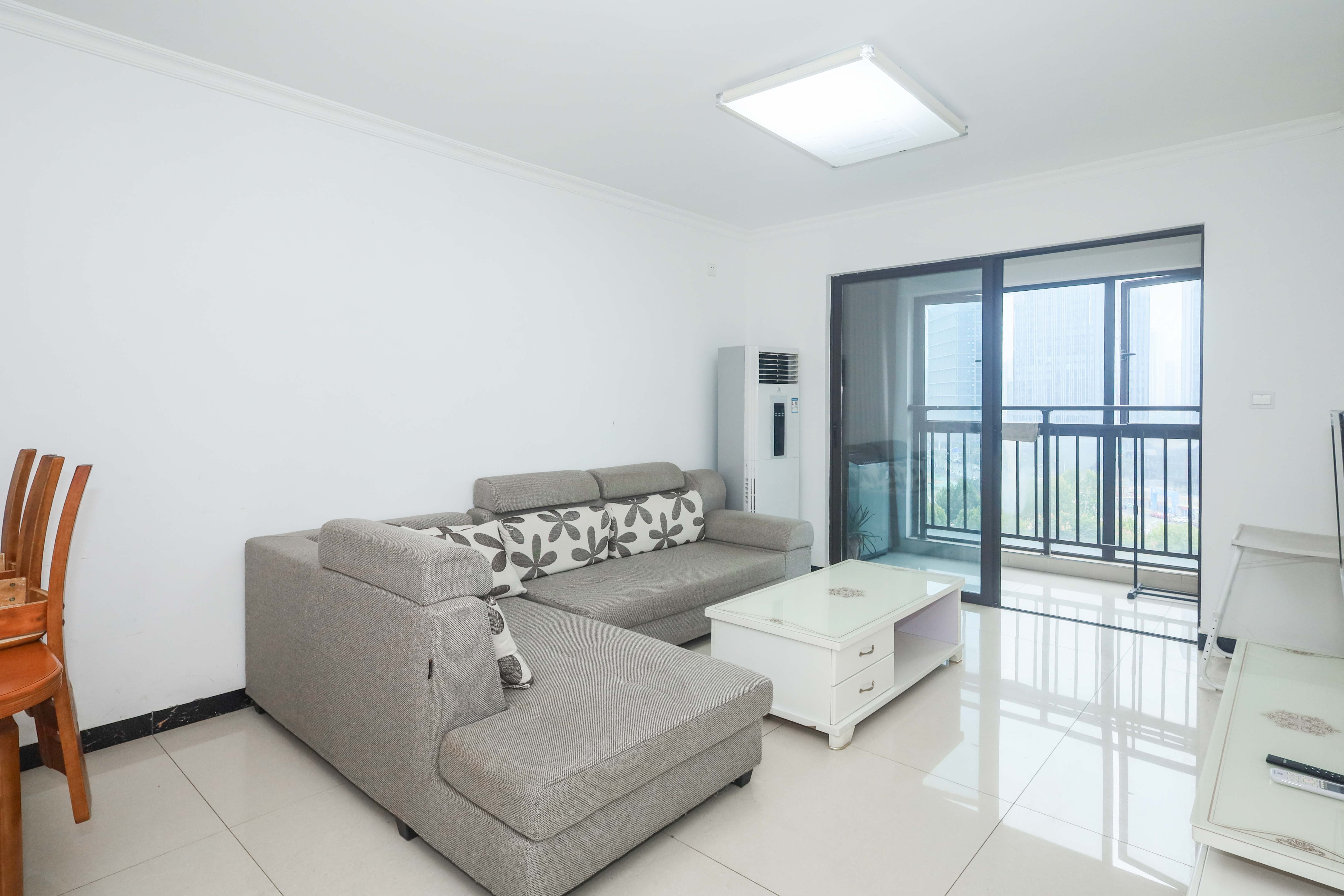 中国铁建梅溪青秀二期 3室2厅2卫 160.0万 中国铁建梅溪青秀二期 3室2厅2卫 160.0万客厅