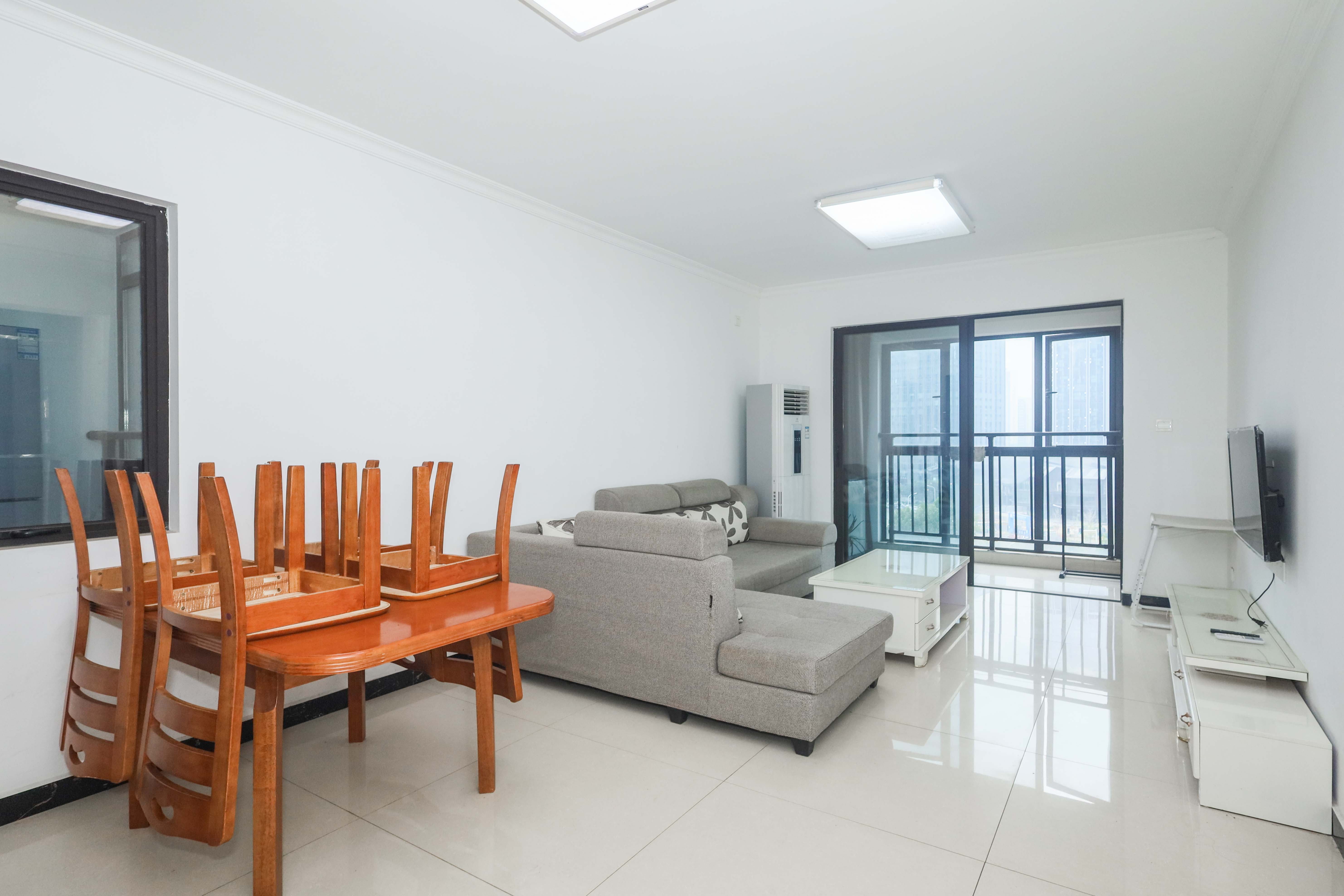 中国铁建梅溪青秀二期 3室2厅2卫 160.0万 中国铁建梅溪青秀二期 3室2厅2卫 160.0万客厅