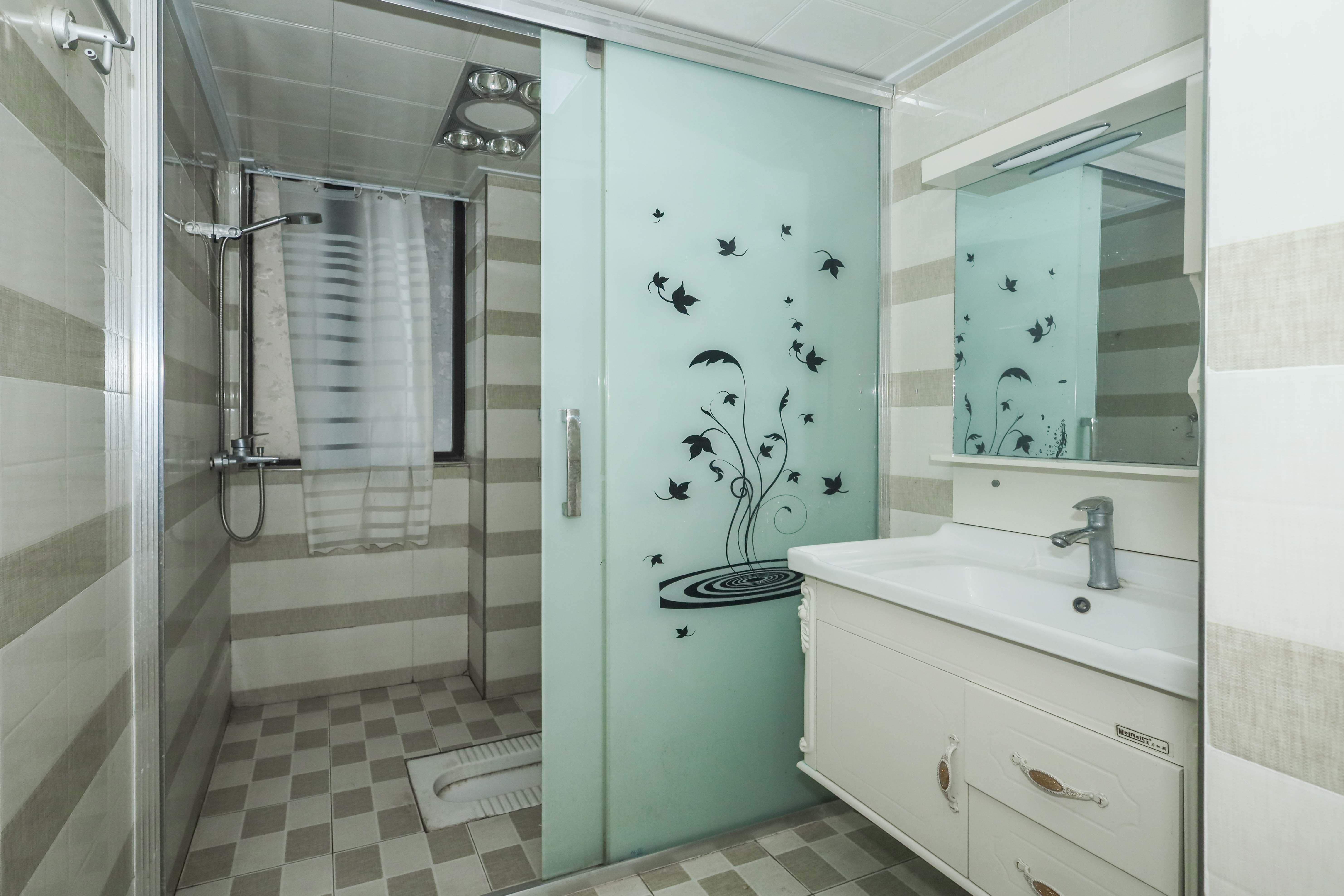 中国铁建梅溪青秀二期 3室2厅2卫 160.0万 中国铁建梅溪青秀二期 3室2厅2卫 160.0万卫生间