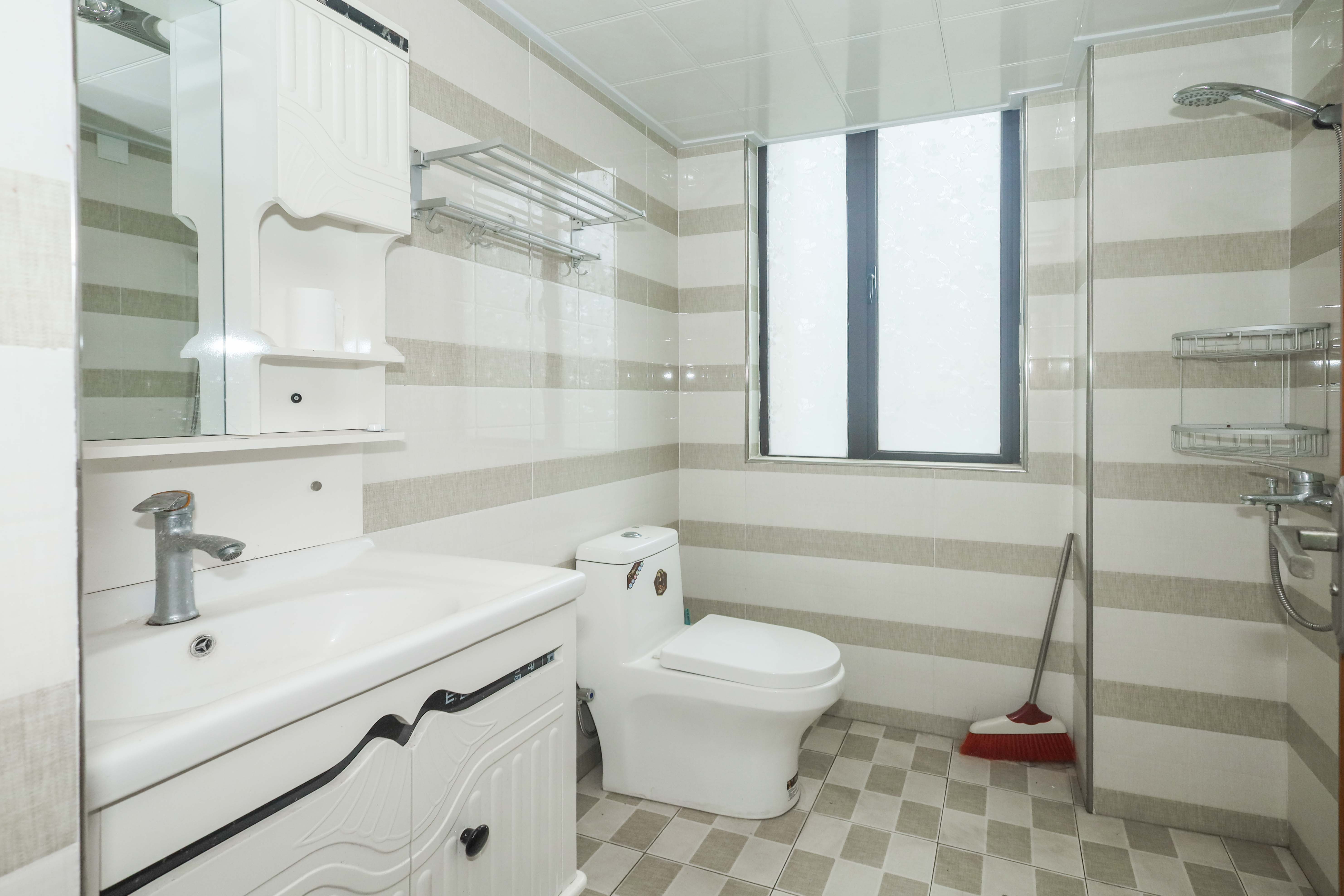 中国铁建梅溪青秀二期 3室2厅2卫 160.0万 中国铁建梅溪青秀二期 3室2厅2卫 160.0万卫生间