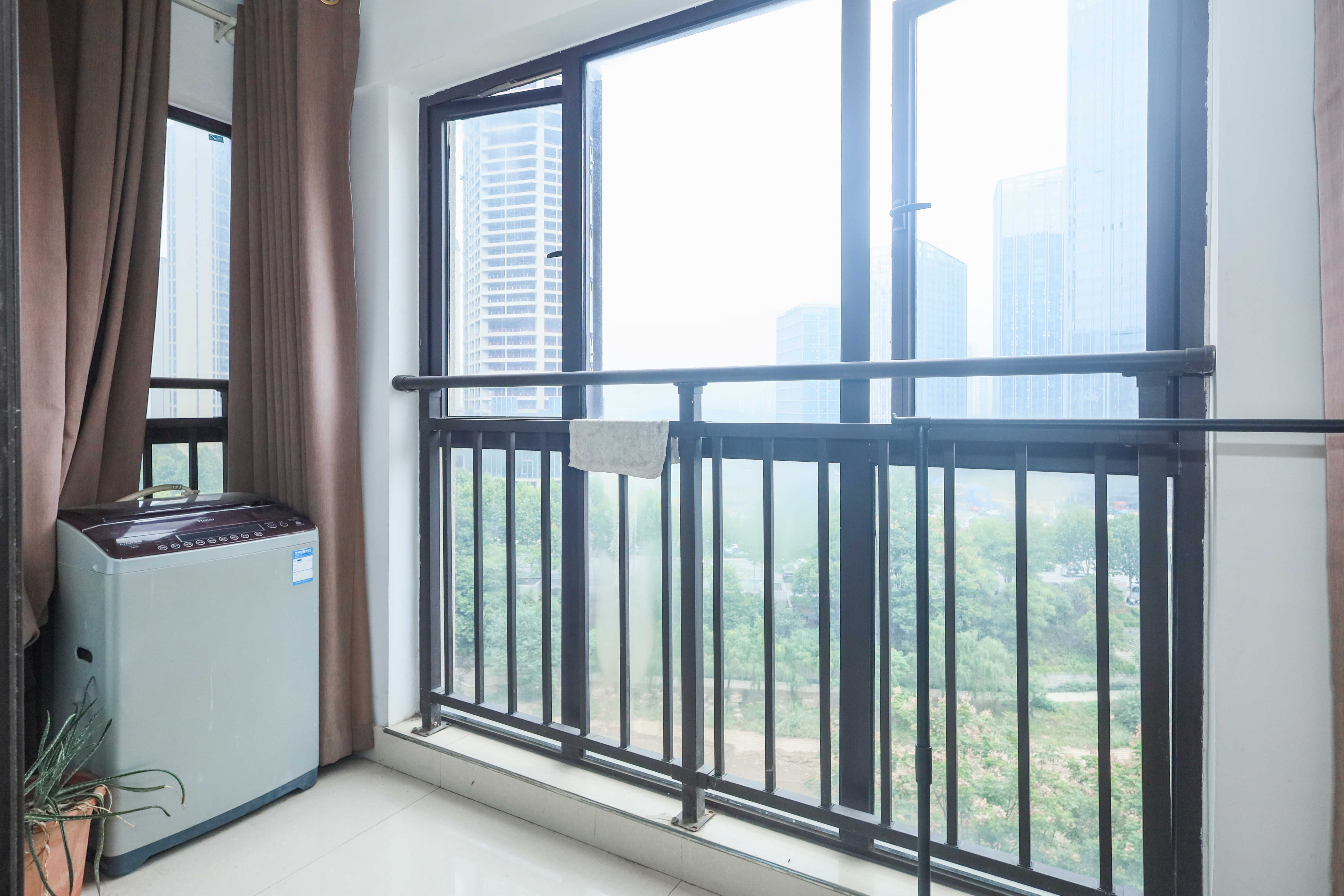 中国铁建梅溪青秀二期 3室2厅2卫 160.0万 中国铁建梅溪青秀二期 3室2厅2卫 160.0万阳台