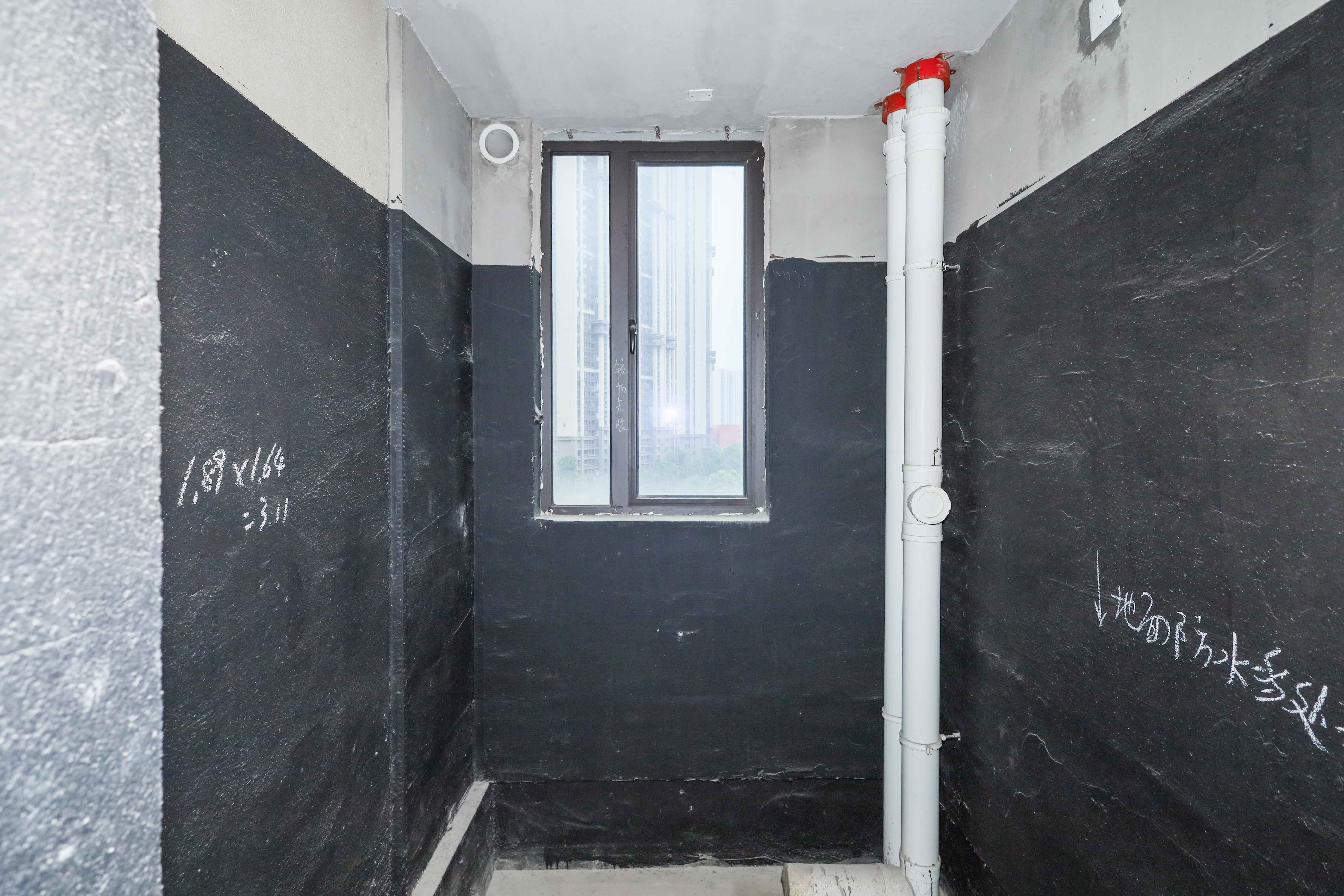 中国铁建梅溪青秀二期  3室2厅2卫   148.00万卫生间