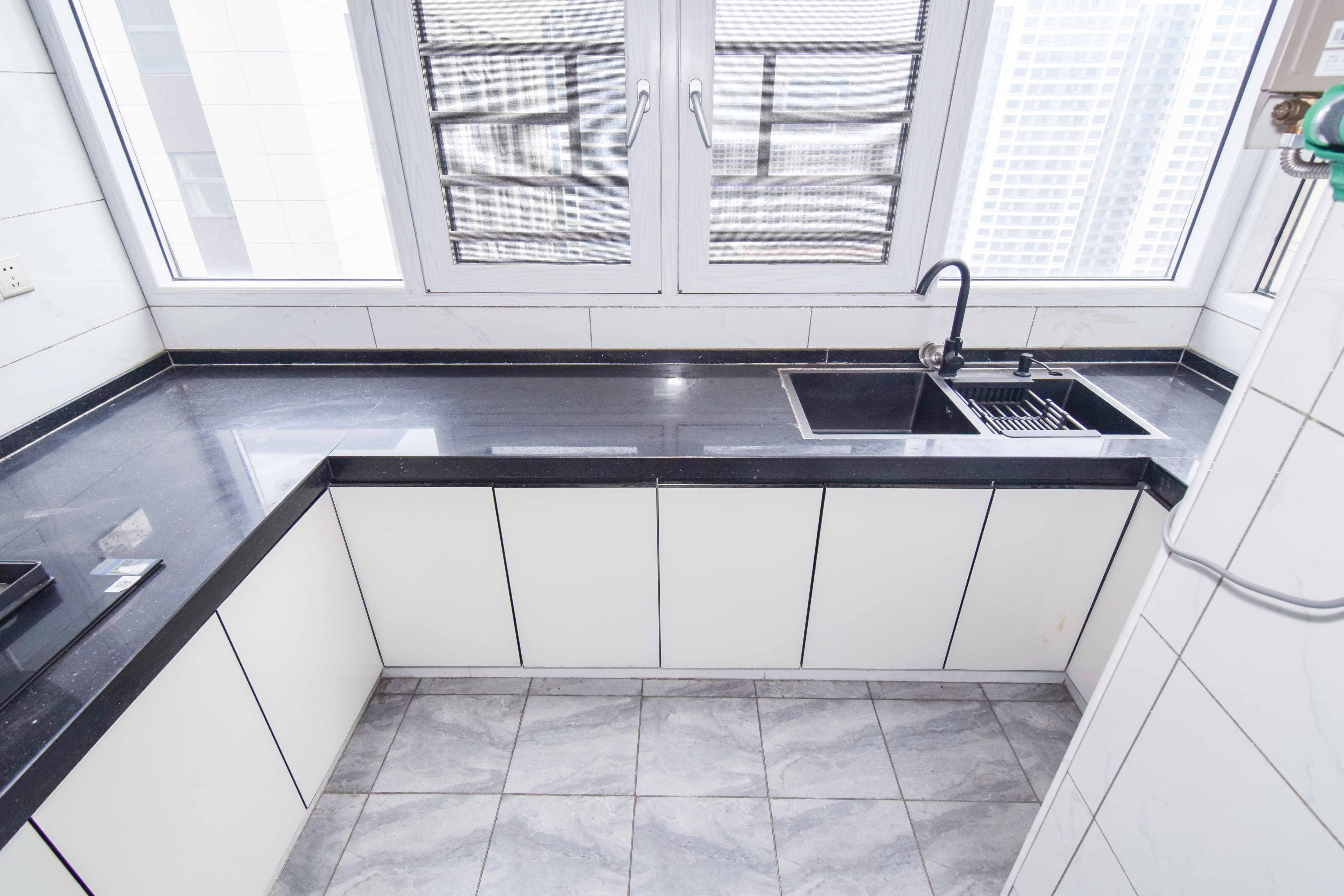 澳海澜庭 3室2厅2卫 85.0万 澳海澜庭 3室2厅2卫 85.0万厨房